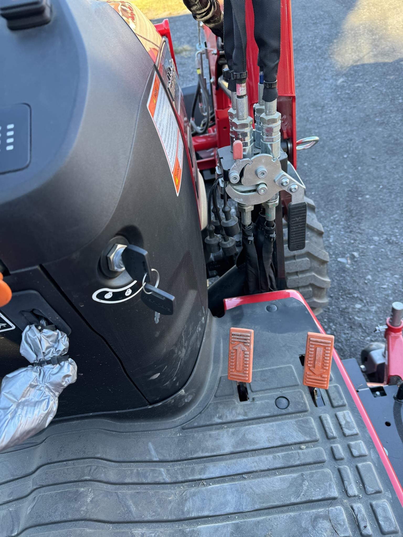  Mahindra 1126HST Tractor