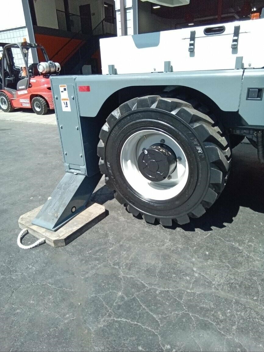 2024 SHUTTLELIFT SCD15 Crane