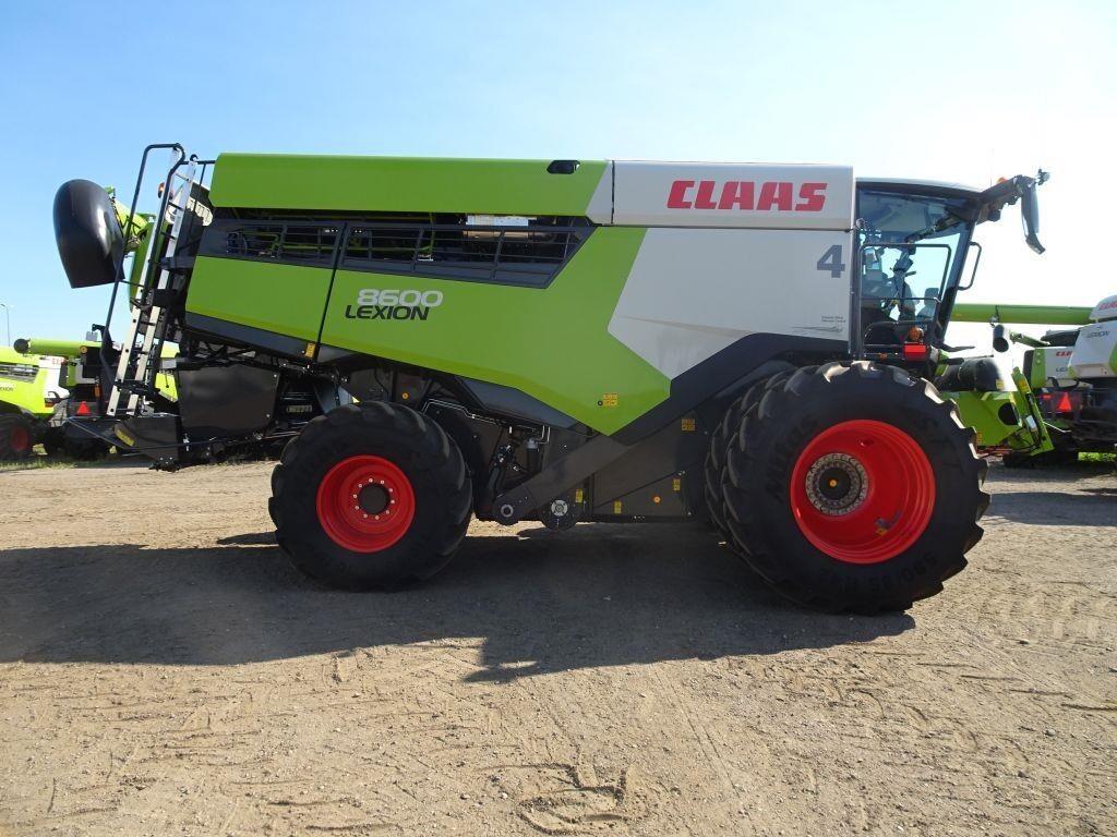 2023 Claas LEXION 8600 Combine