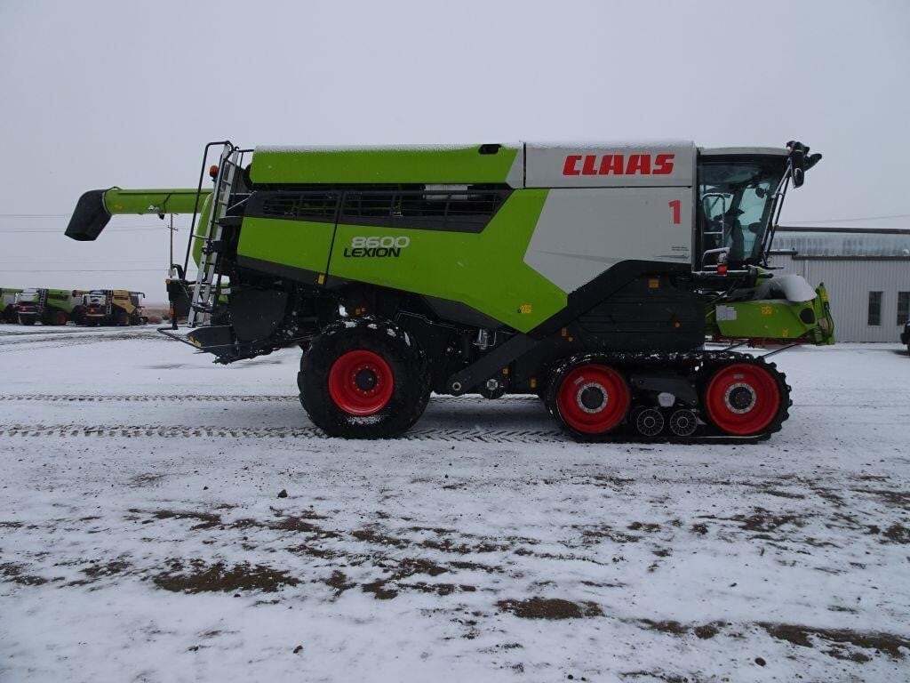 2022 Claas LEXION 8600TT Combine