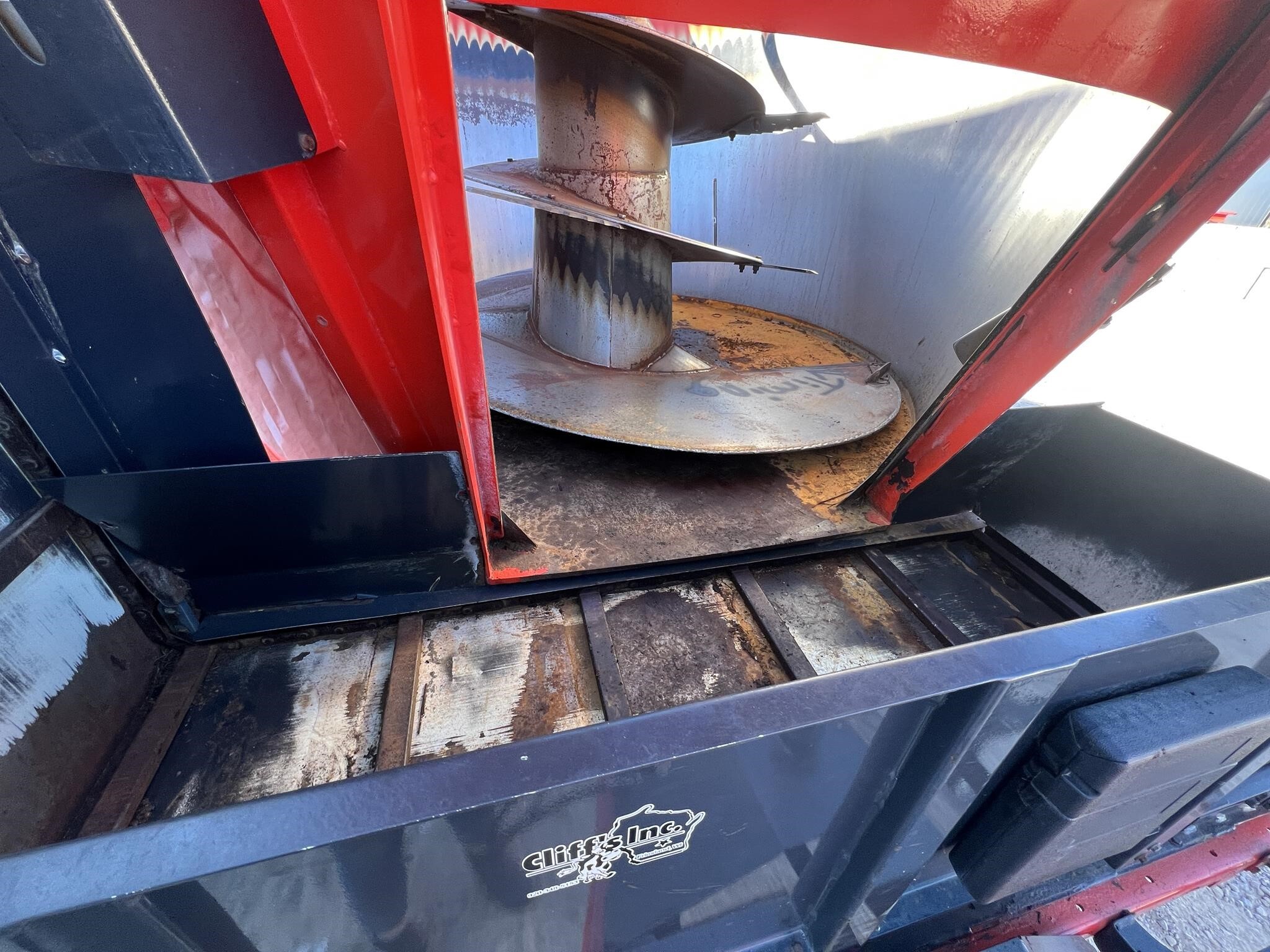  Kuhn Knight VSL250 Grinders and Mixer