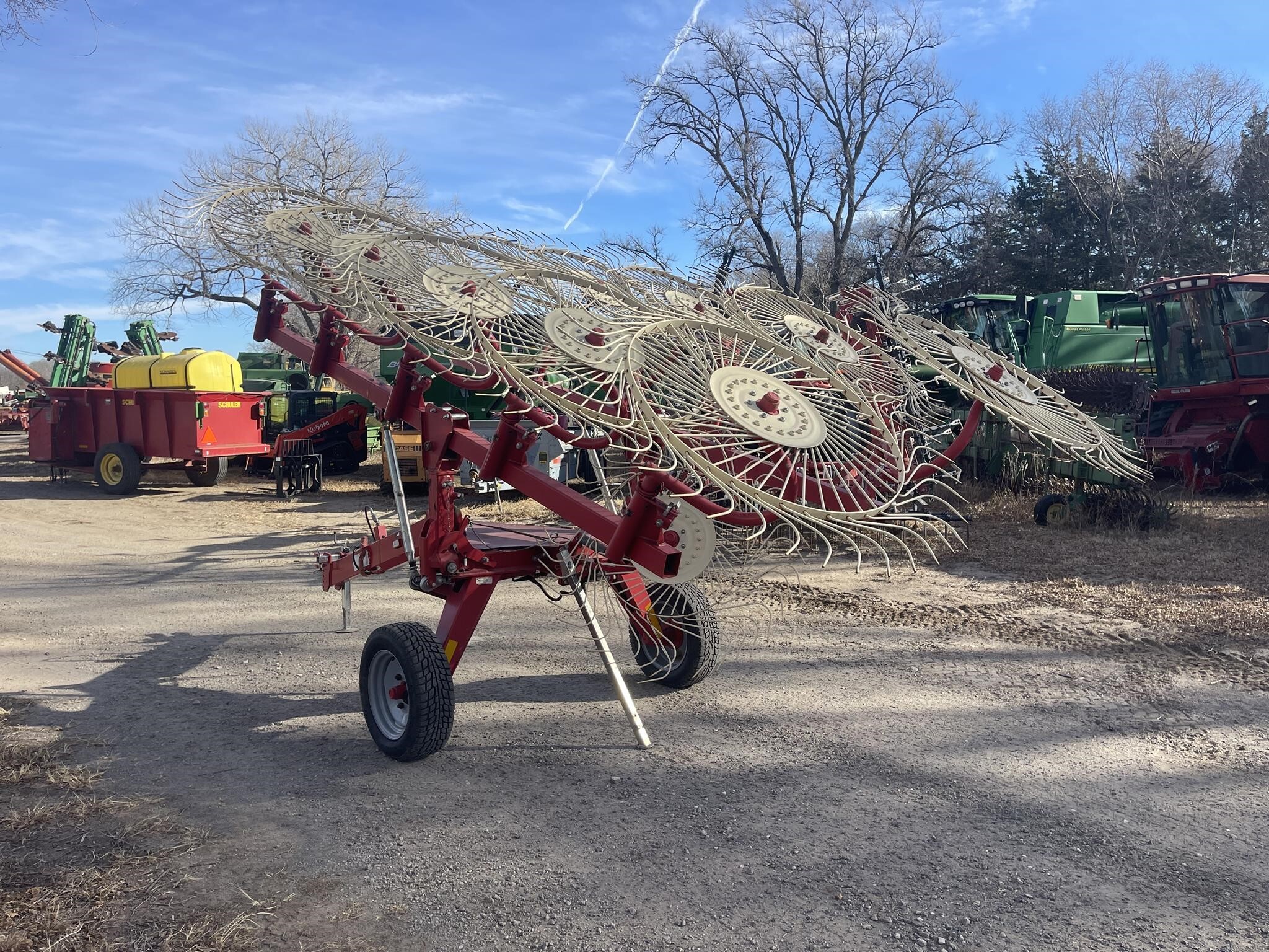 2014 Buhler Farm King RFKB10 Rake
