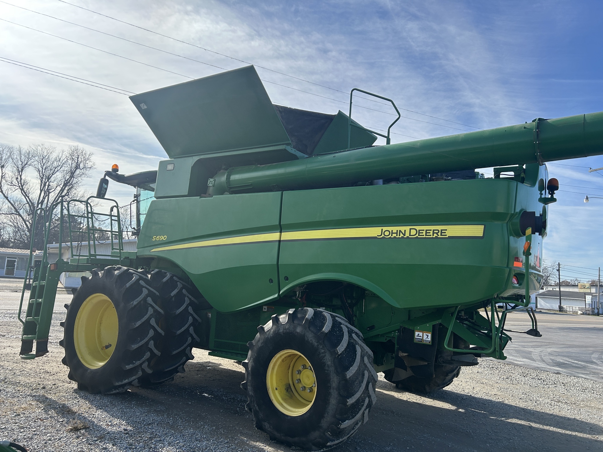 2012 John Deere S690 Combine