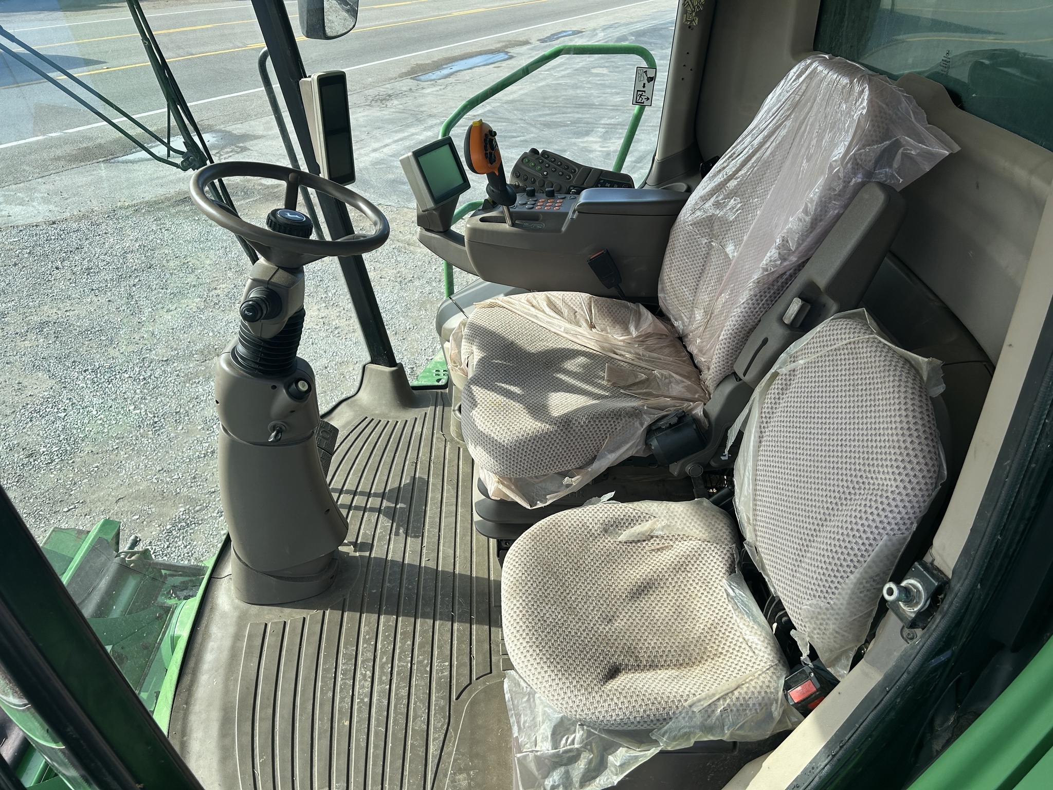 2012 John Deere S690 Combine