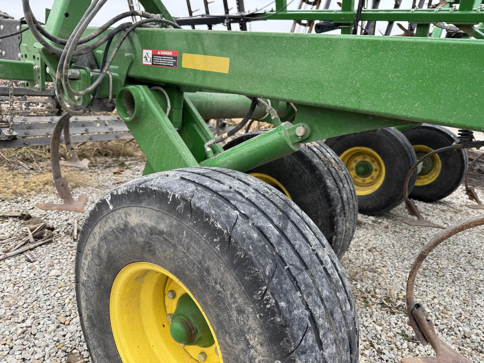  John Deere 2330 Soil Finisher