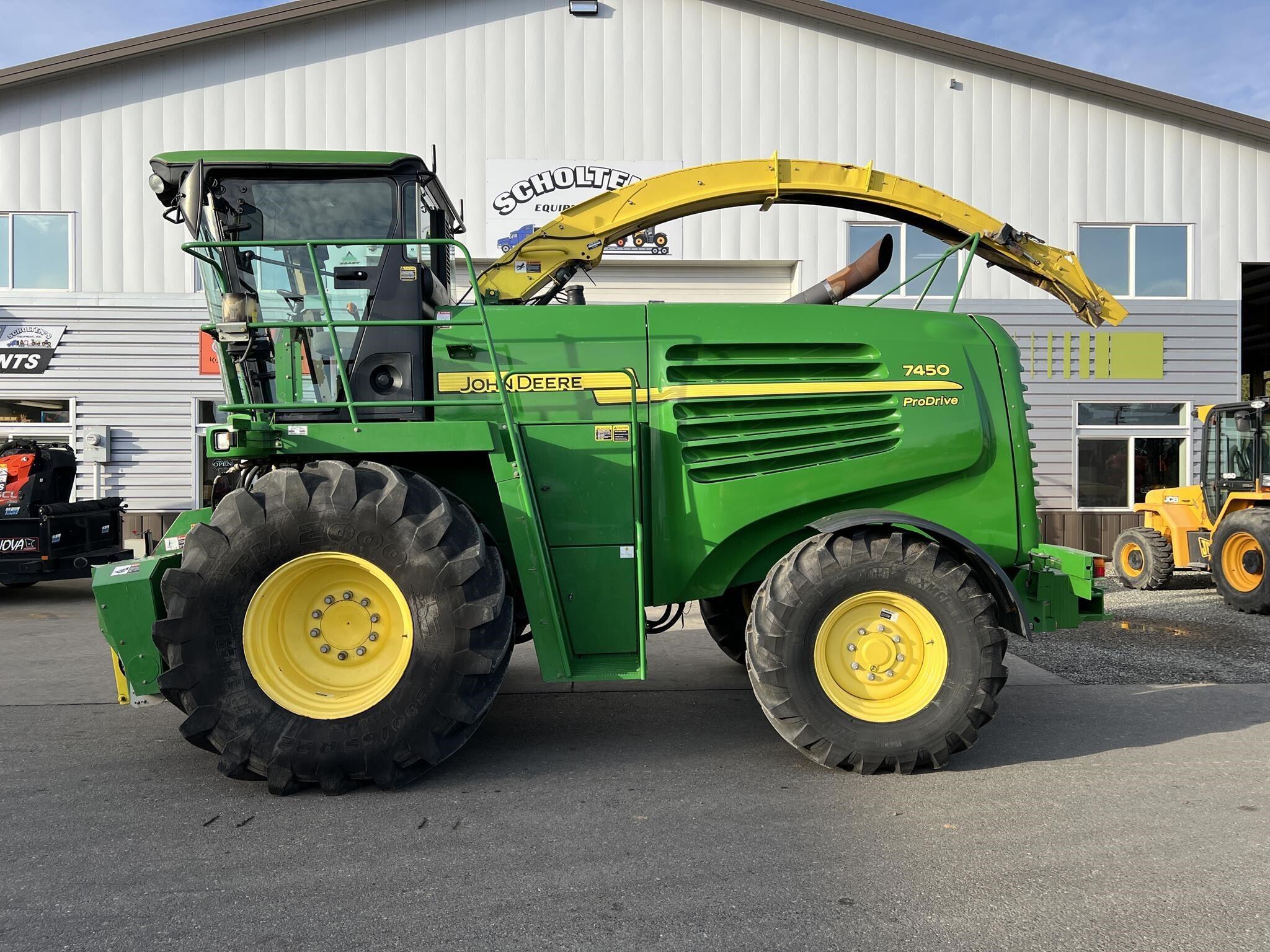 2011 John Deere 7450 Self-Propelled Forage Harvester