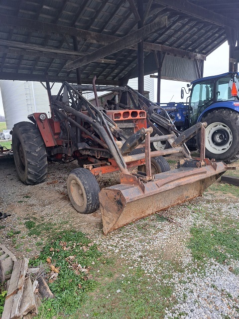 1966 Allis Chalmers 190XT Tractor