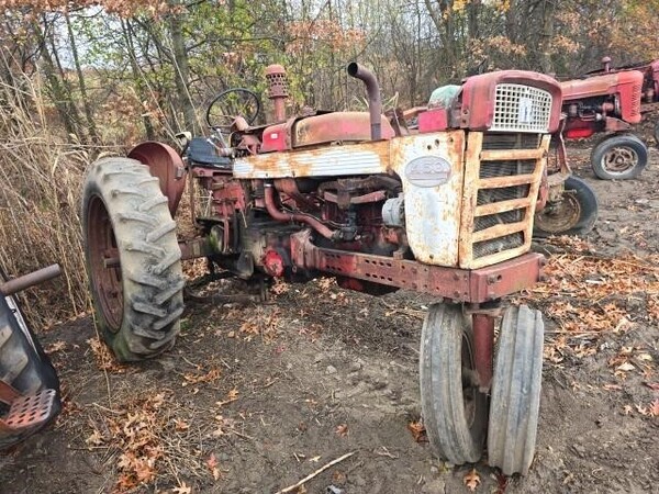 SOLD International Harvester 460 Tractors 40 To 99 HP Tractor Zoom