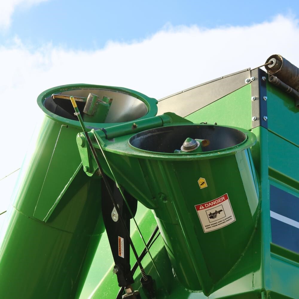 2026 J&M 1522-20T Grain Cart