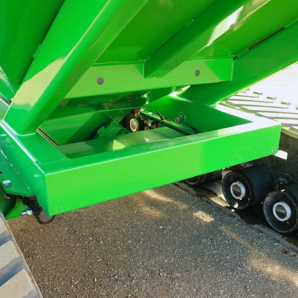 2026 J&M 1522-20T Grain Cart