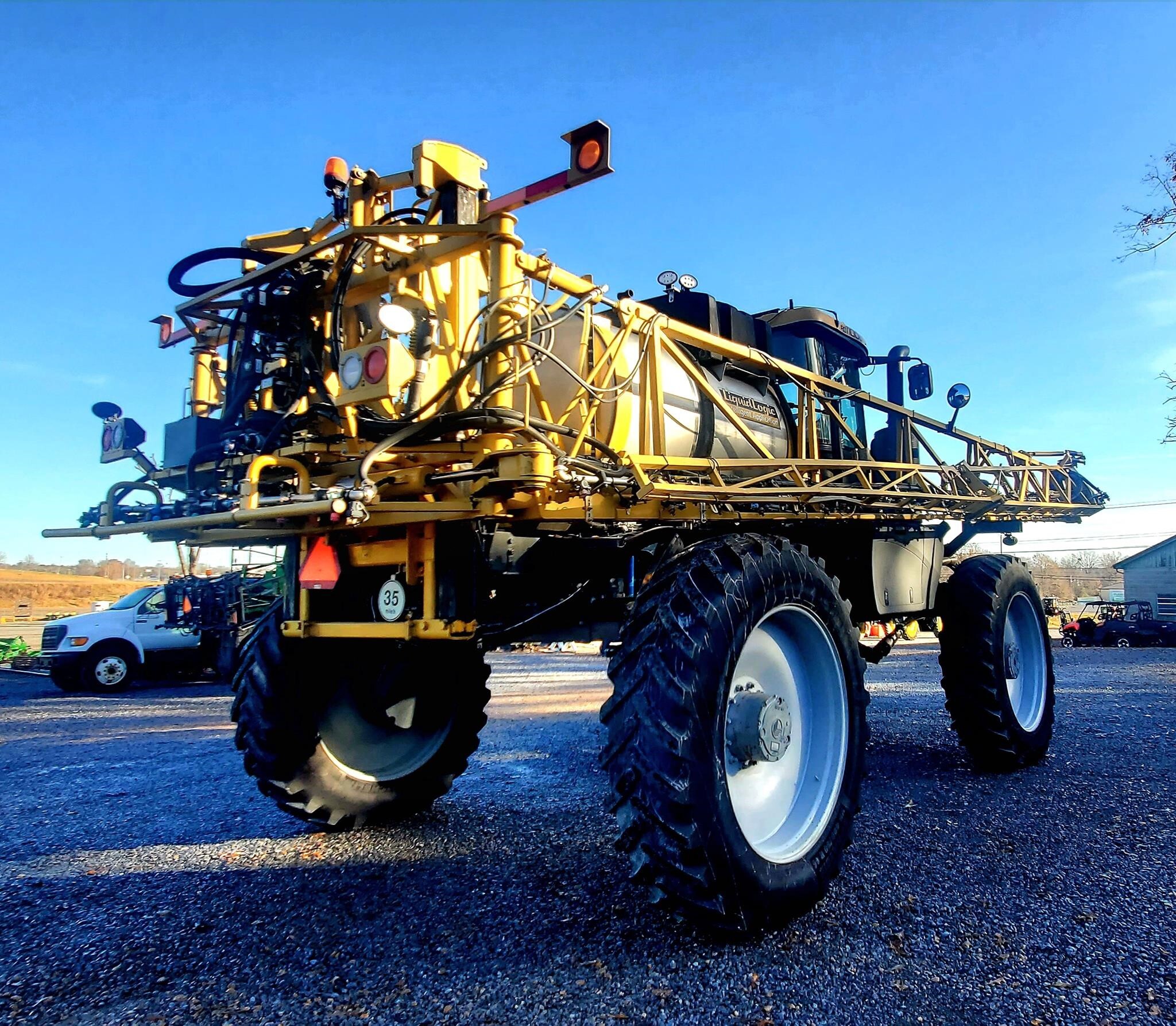 2020 ROGATOR RG1100C Self-Propelled Sprayer