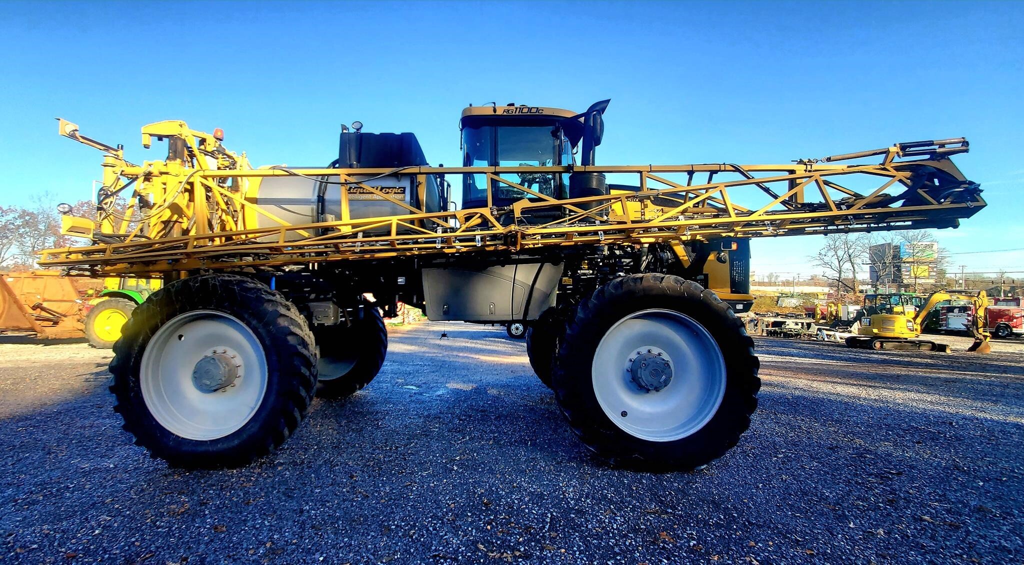 2020 ROGATOR RG1100C Self-Propelled Sprayer
