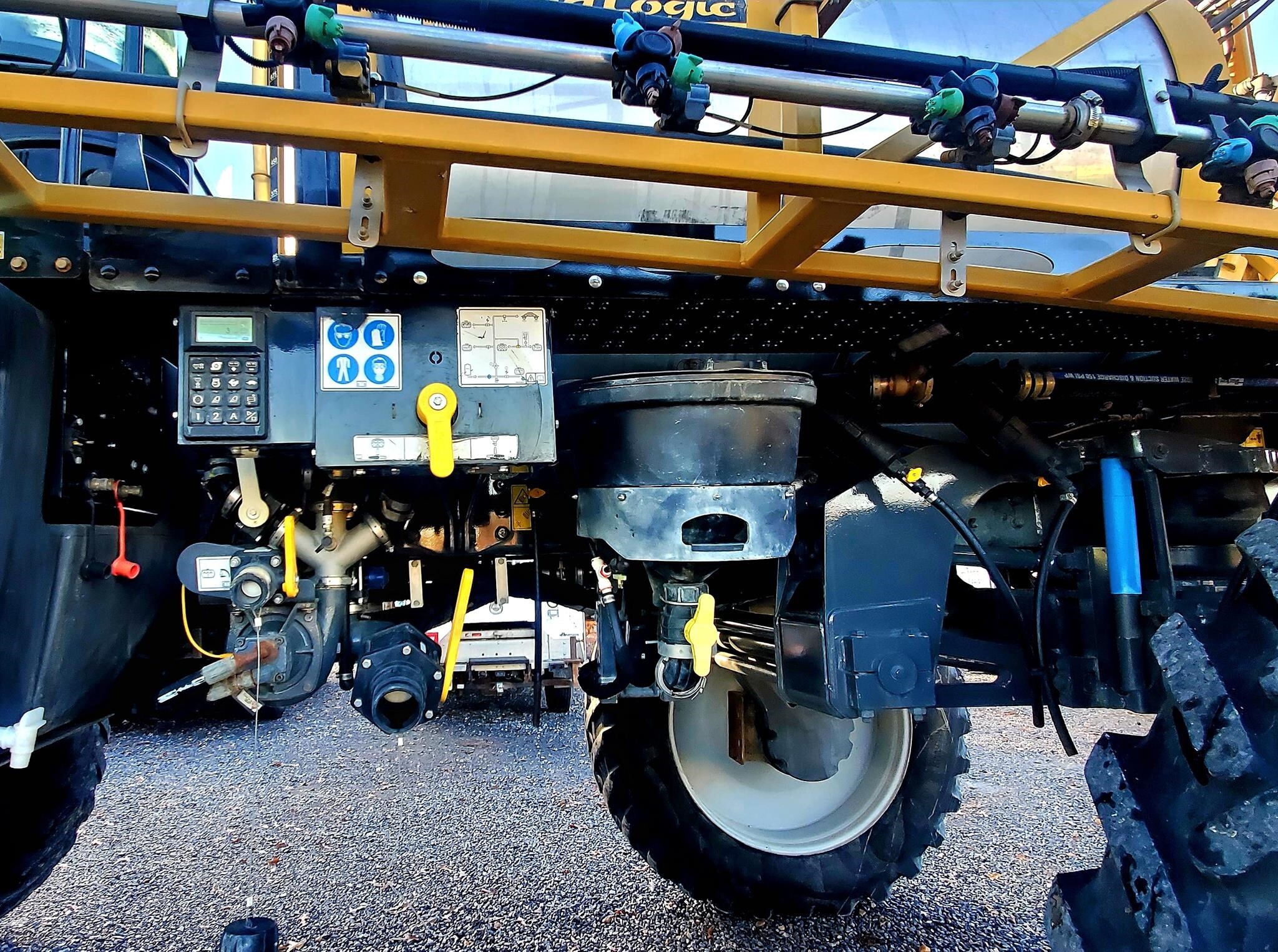 2020 ROGATOR RG1100C Self-Propelled Sprayer