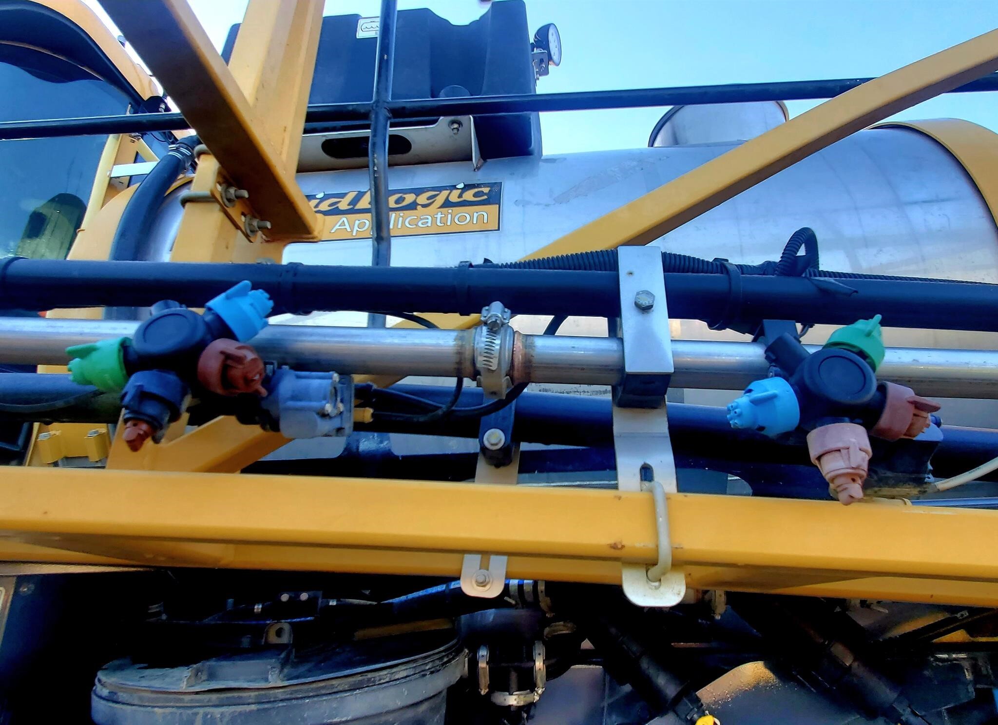 2020 ROGATOR RG1100C Self-Propelled Sprayer
