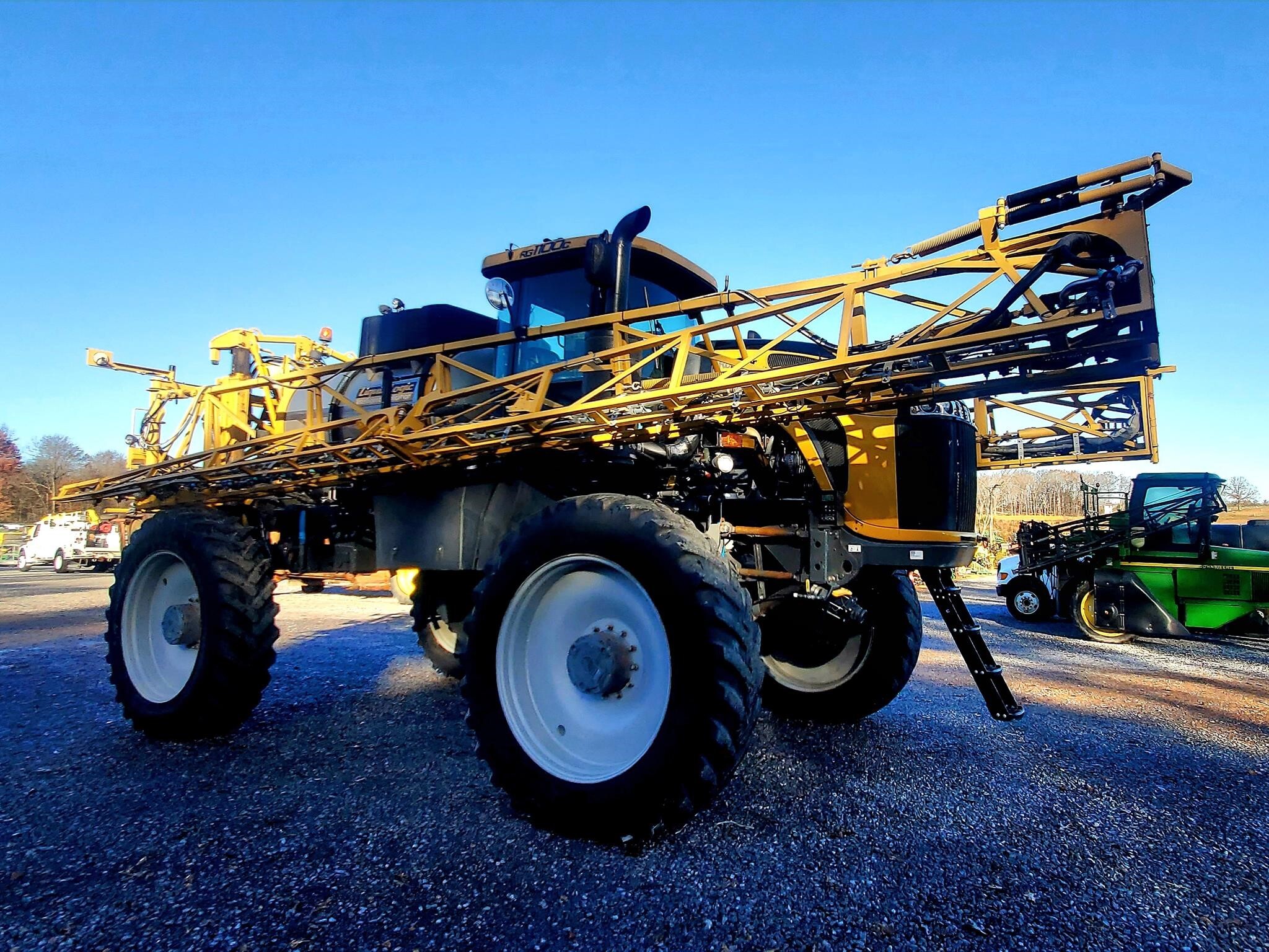 2020 ROGATOR RG1100C Self-Propelled Sprayer