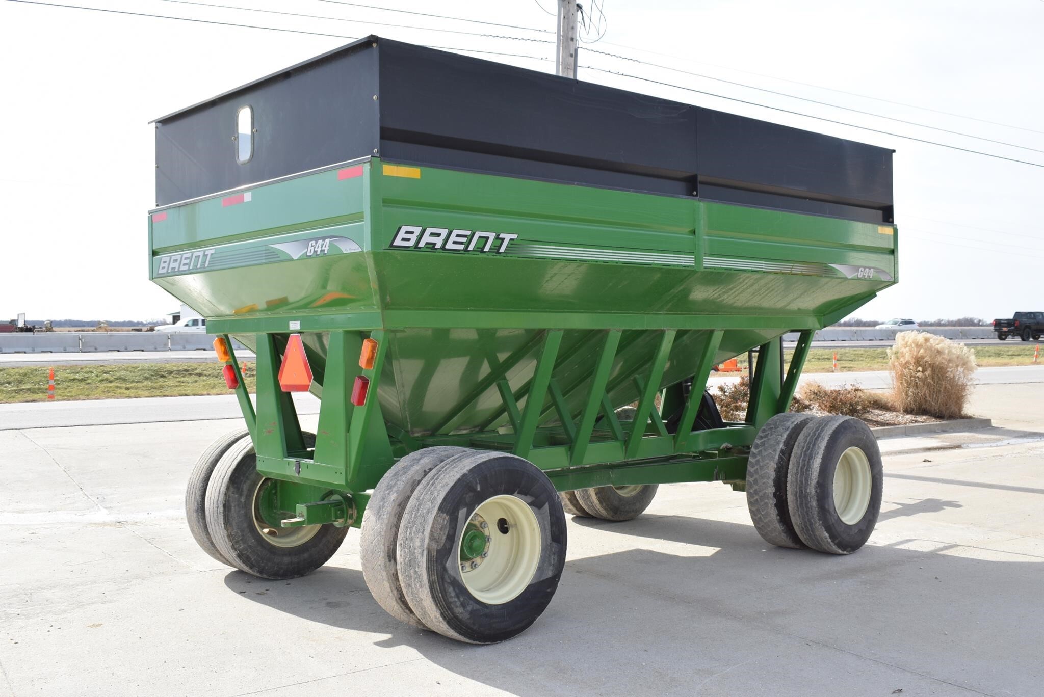  Brent 644 Gravity Wagon