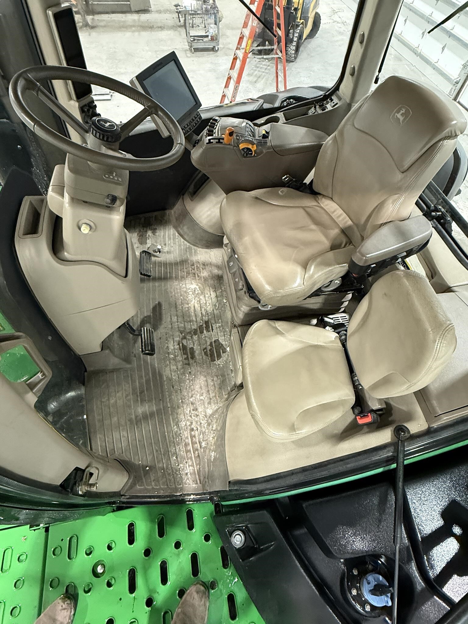 2015 John Deere 9570RT Tractor