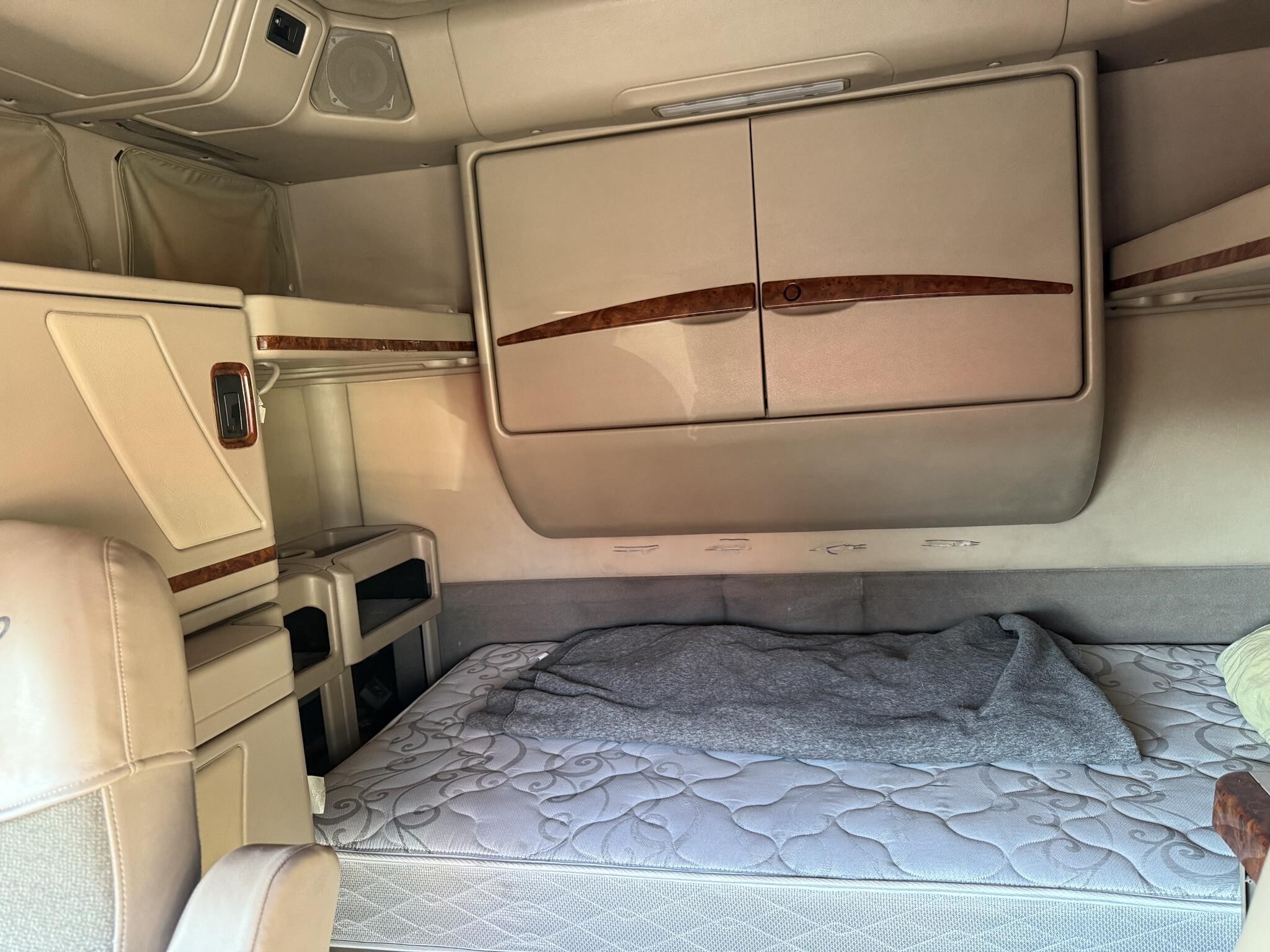 2007 International 9400 Semi Trucks/Trailer