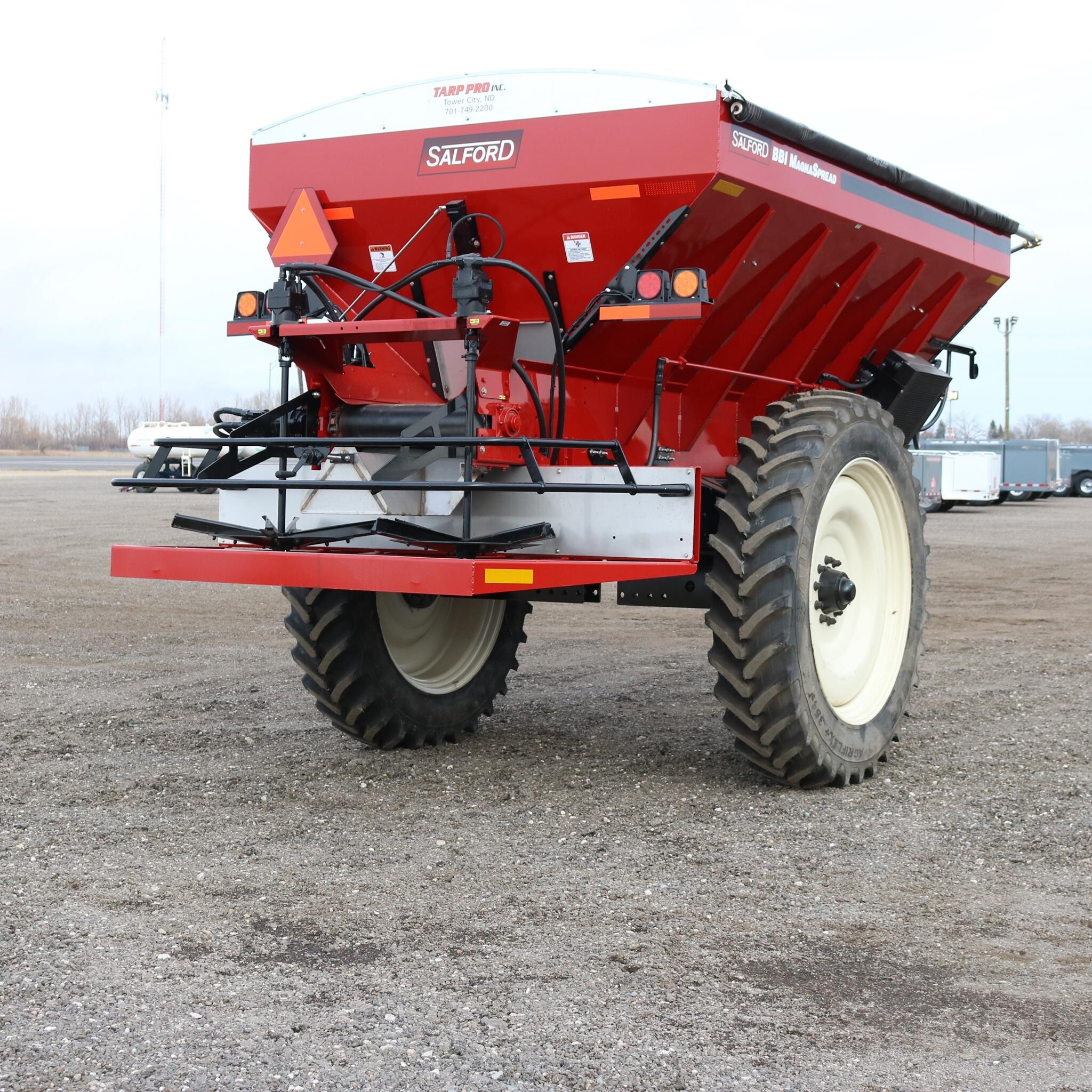 2025 Salford BBI MAGNASPREAD Pull-Type Fertilizer Spreader