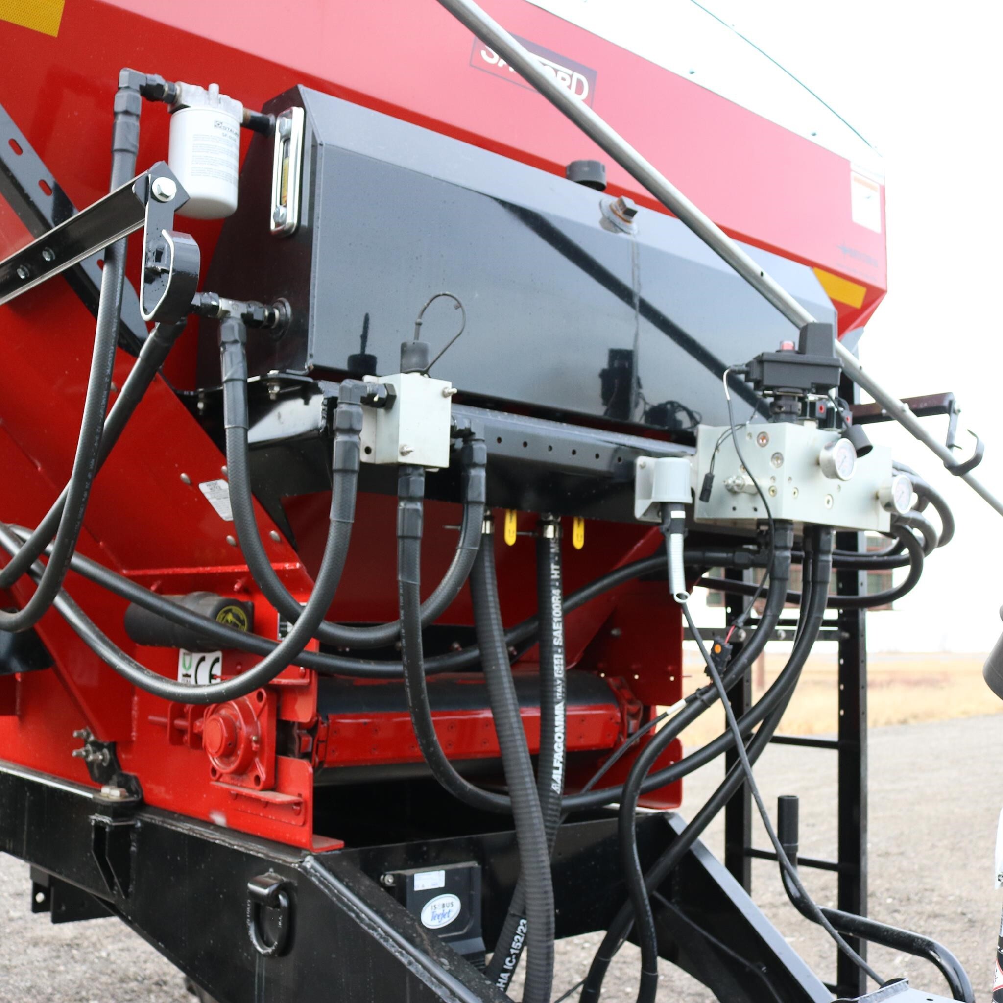 2025 Salford BBI MAGNASPREAD Pull-Type Fertilizer Spreader