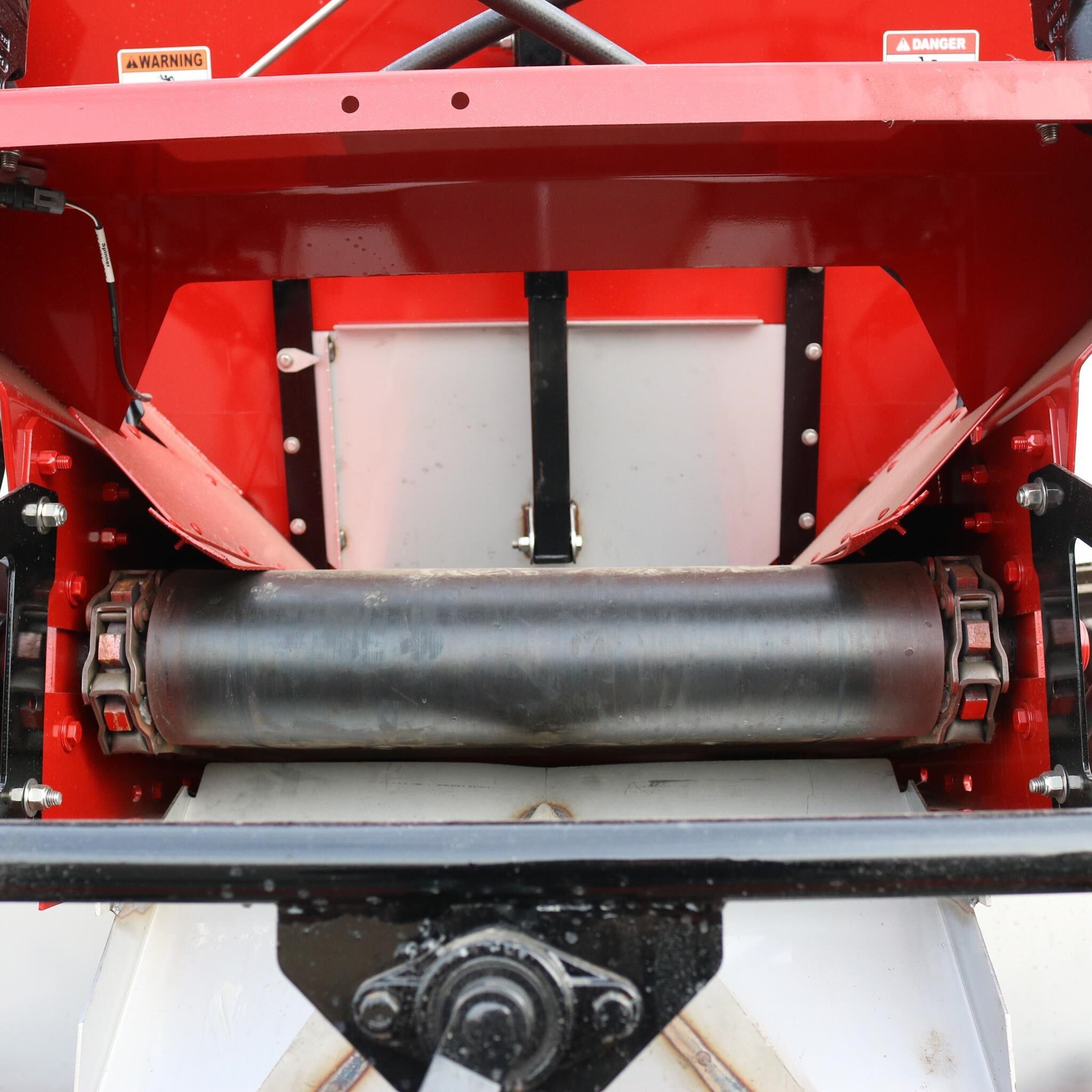 2025 Salford BBI MAGNASPREAD Pull-Type Fertilizer Spreader