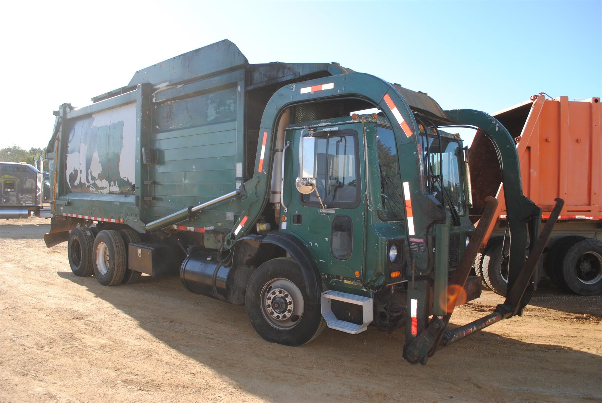 2007 Mack MR688S Semi Trucks/Trailer