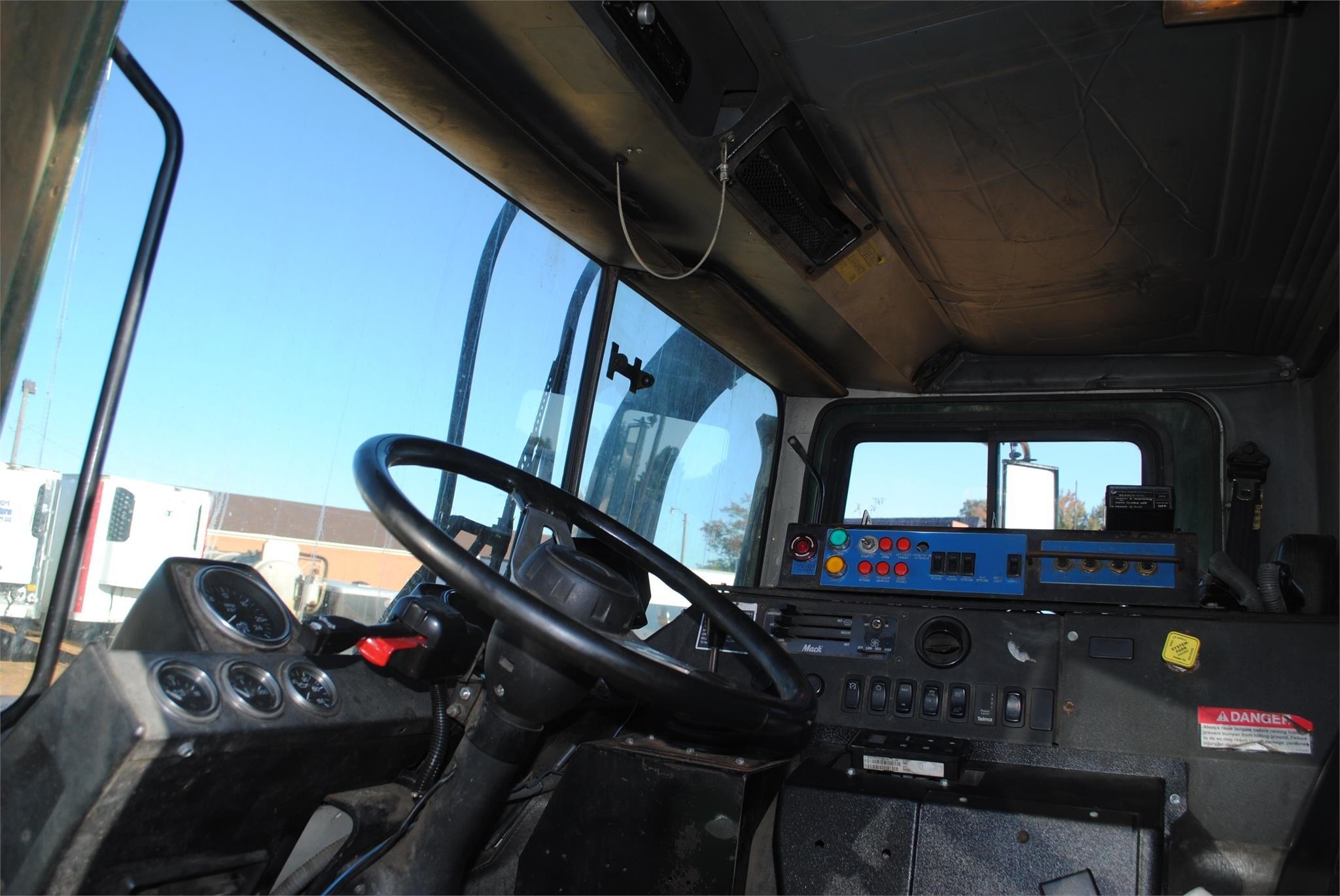 2007 Mack MR688S Semi Trucks/Trailer