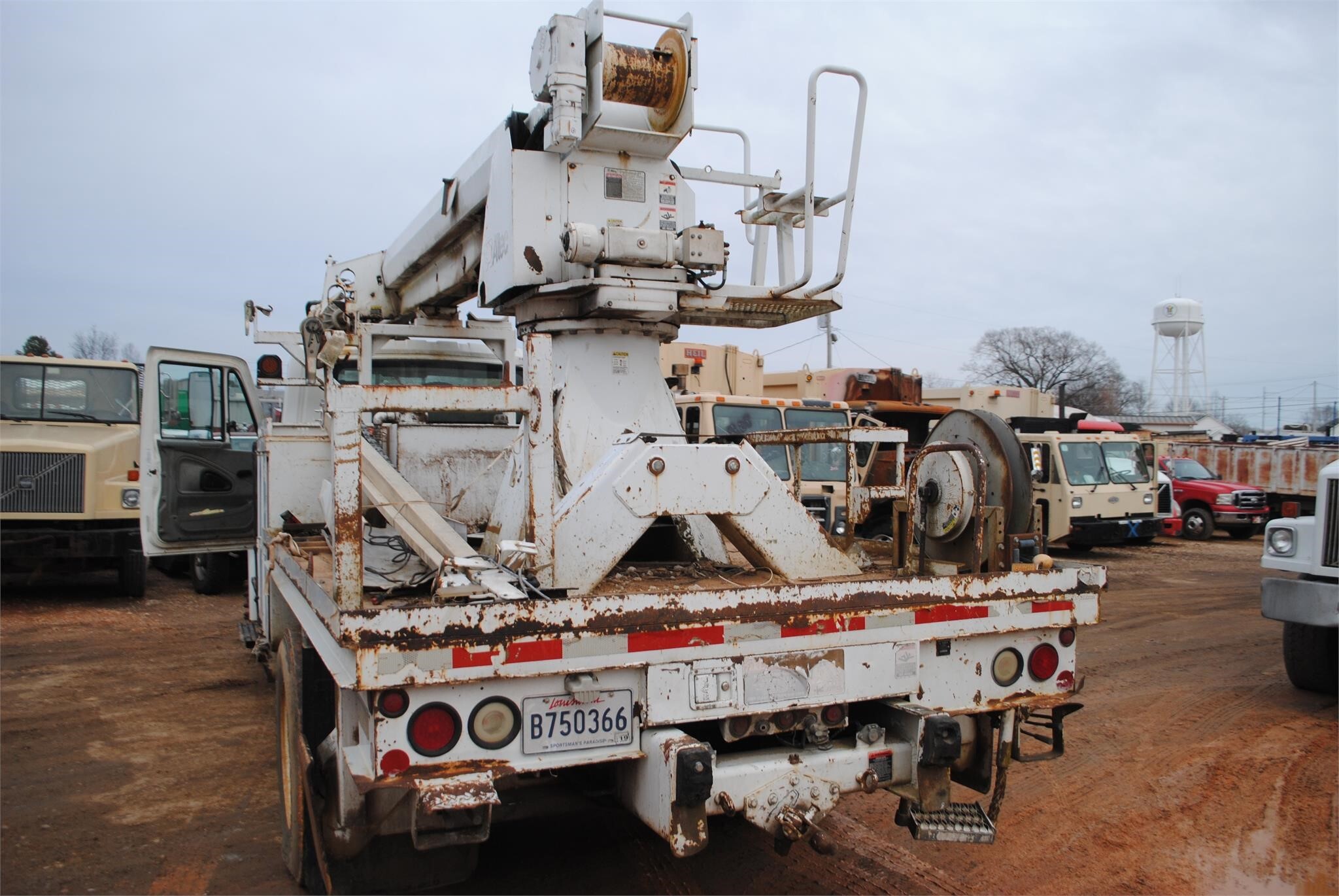 2005 Altec DM47TR Crane