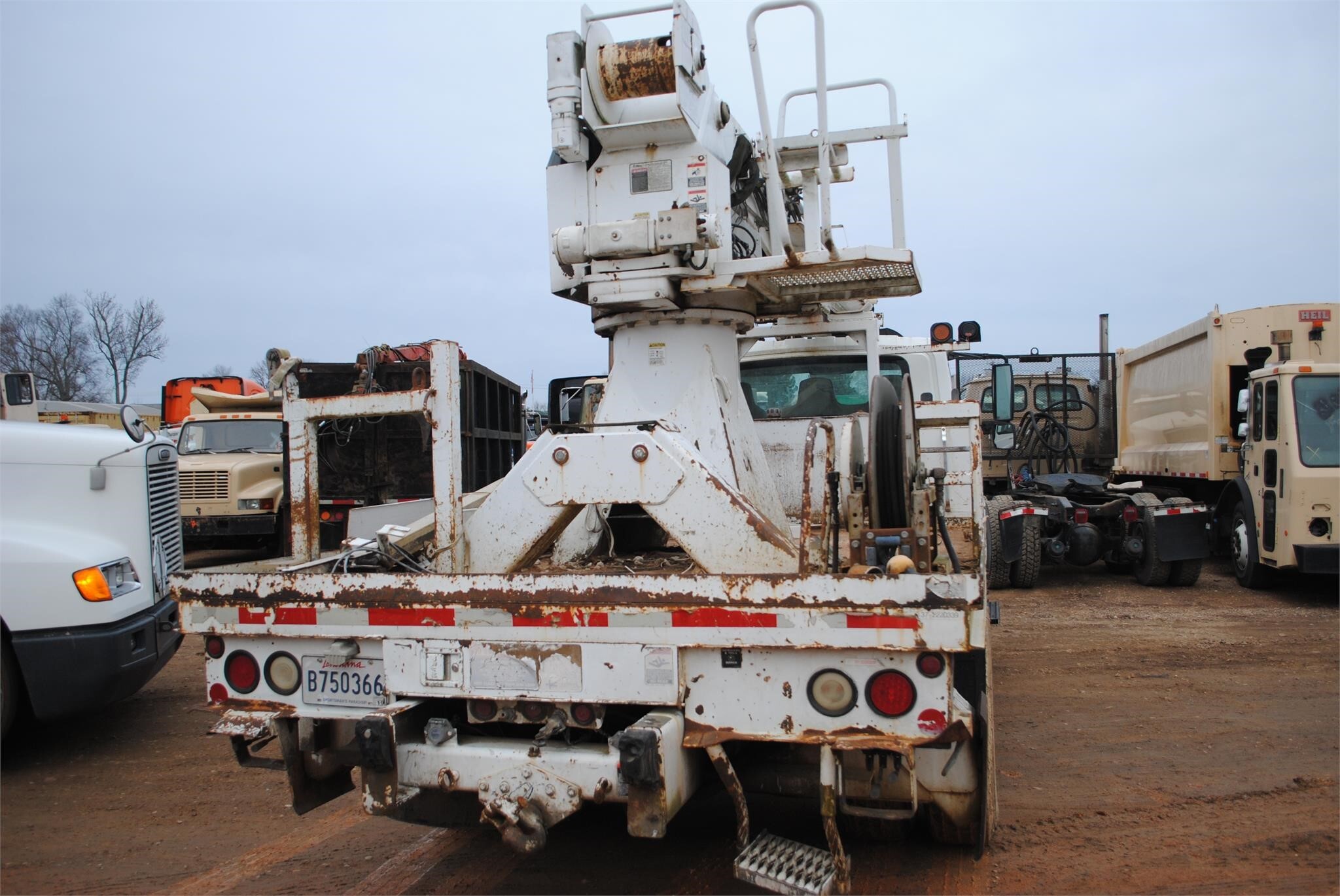 2005 Altec DM47TR Crane