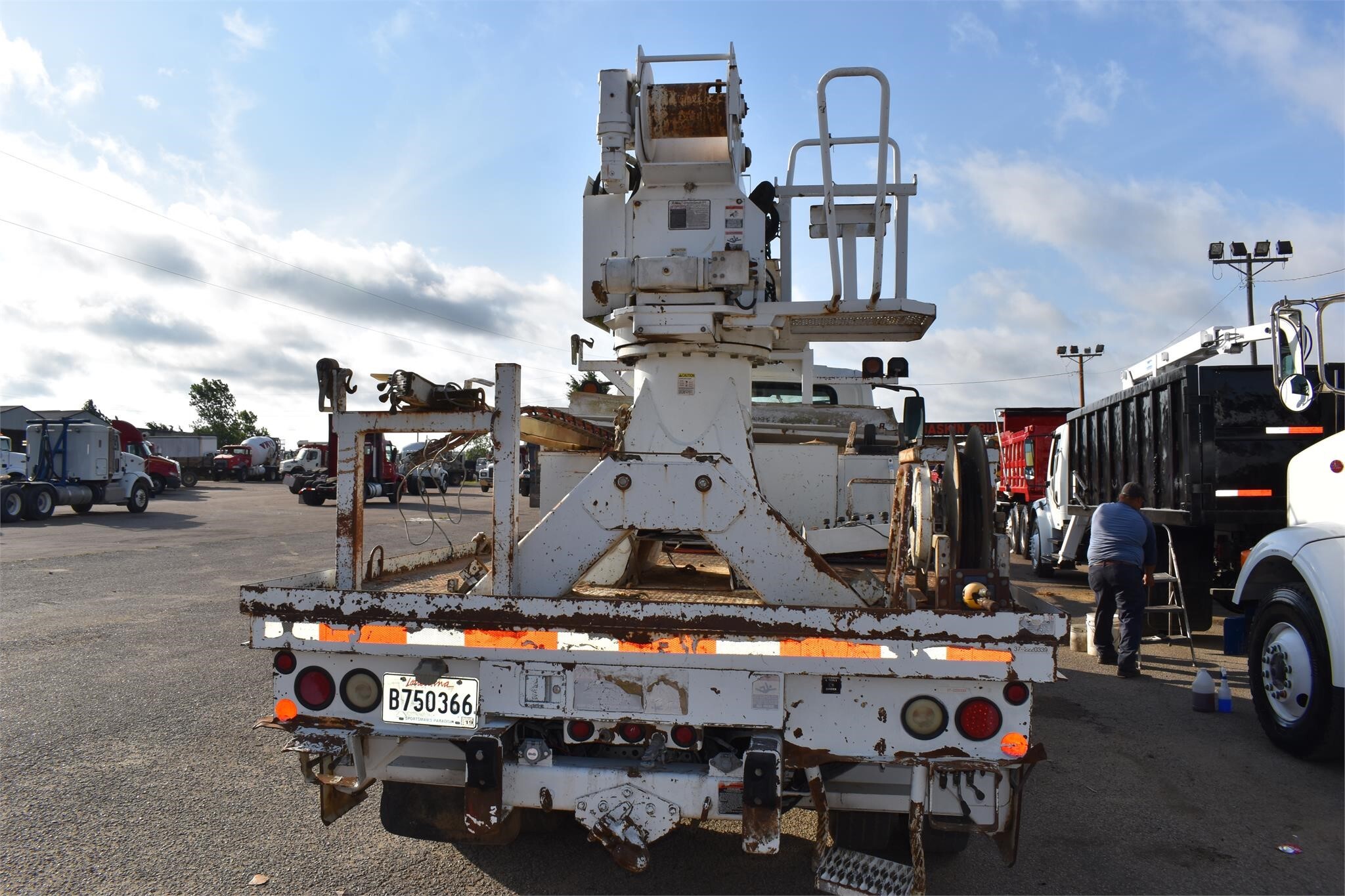 2005 Altec DM47TR Crane