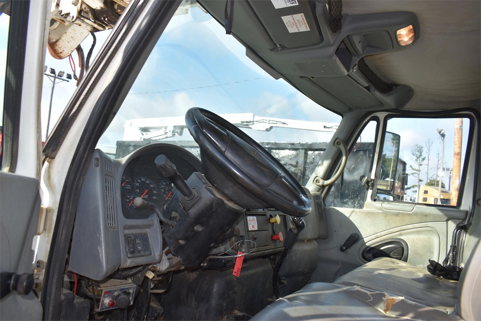 2005 Altec DM47TR Crane