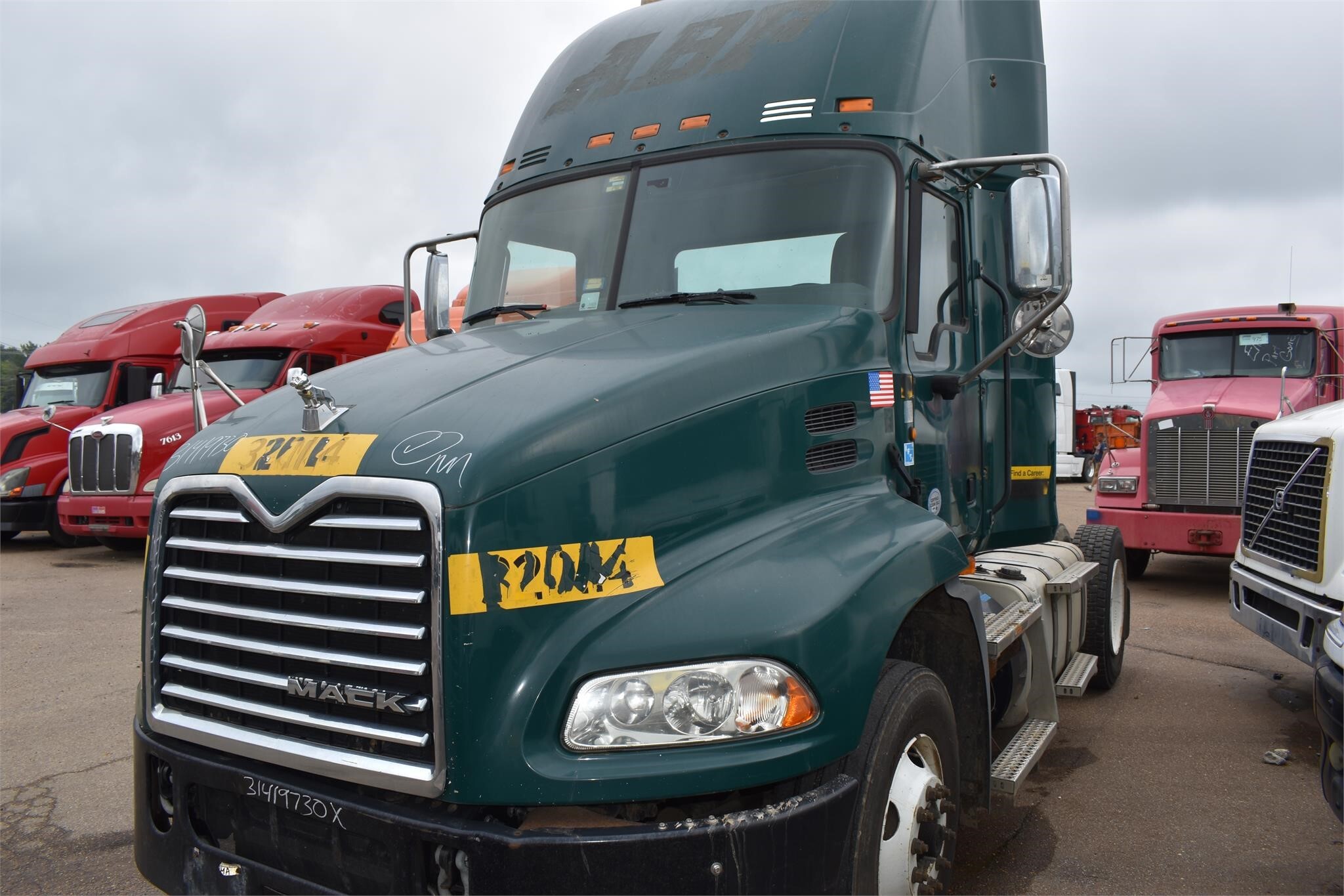 2013 Mack Pinnacle CXU612 Semi Trucks/Trailer