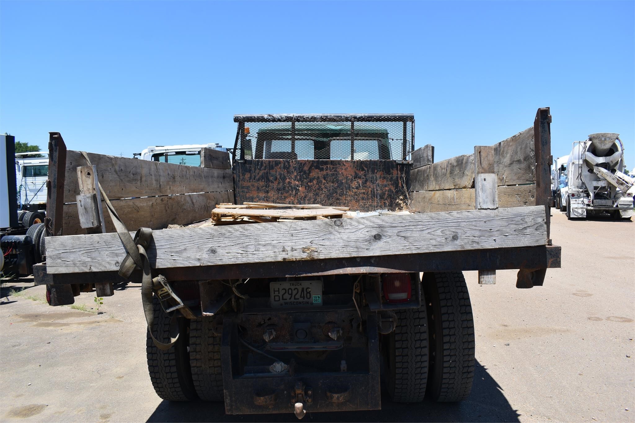 1990 Mack MIDLINER CS200 Box Trucks/Trailer
