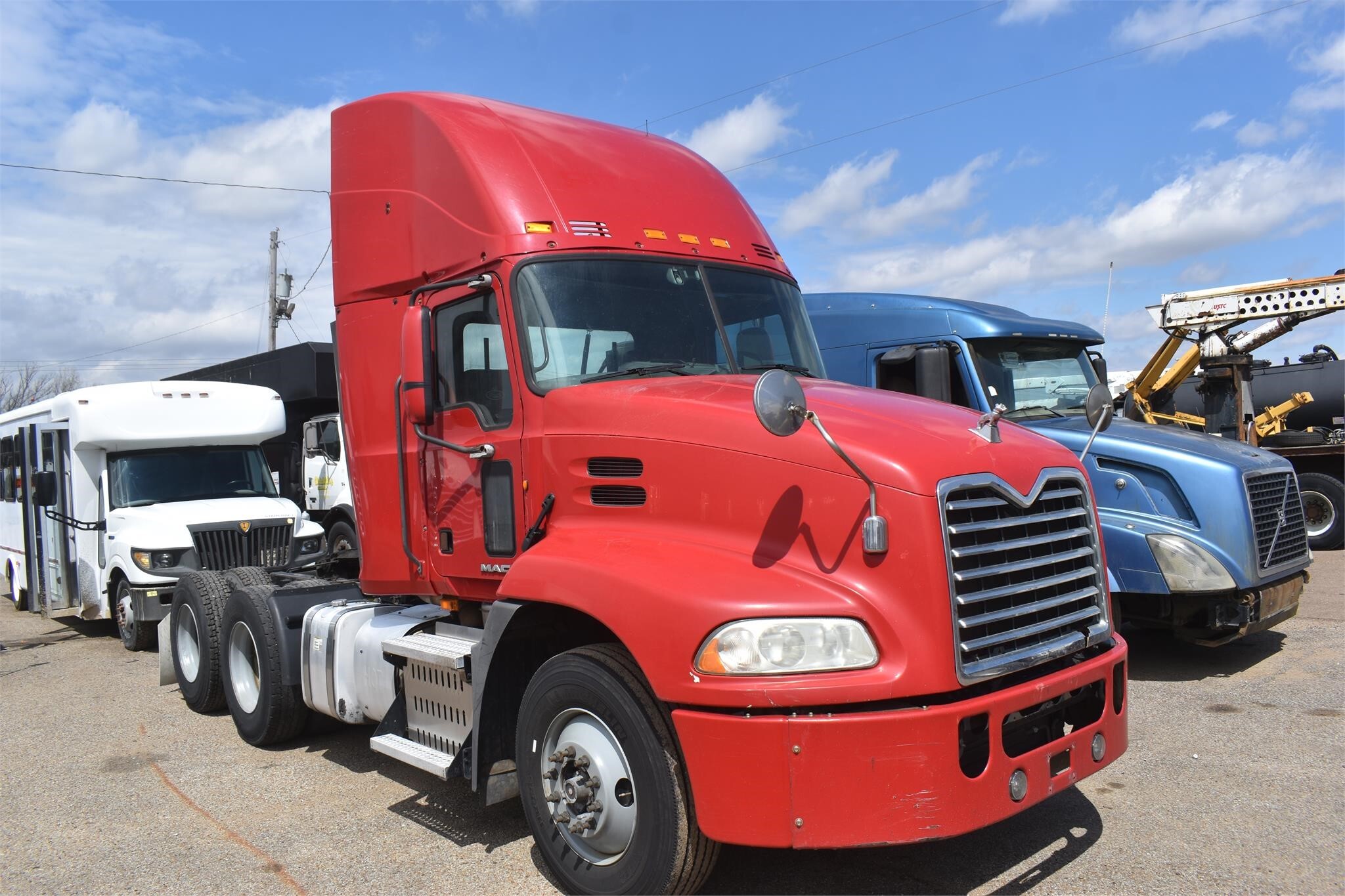 2013 Mack PINNACLE CXU613 Semi Trucks/Trailer