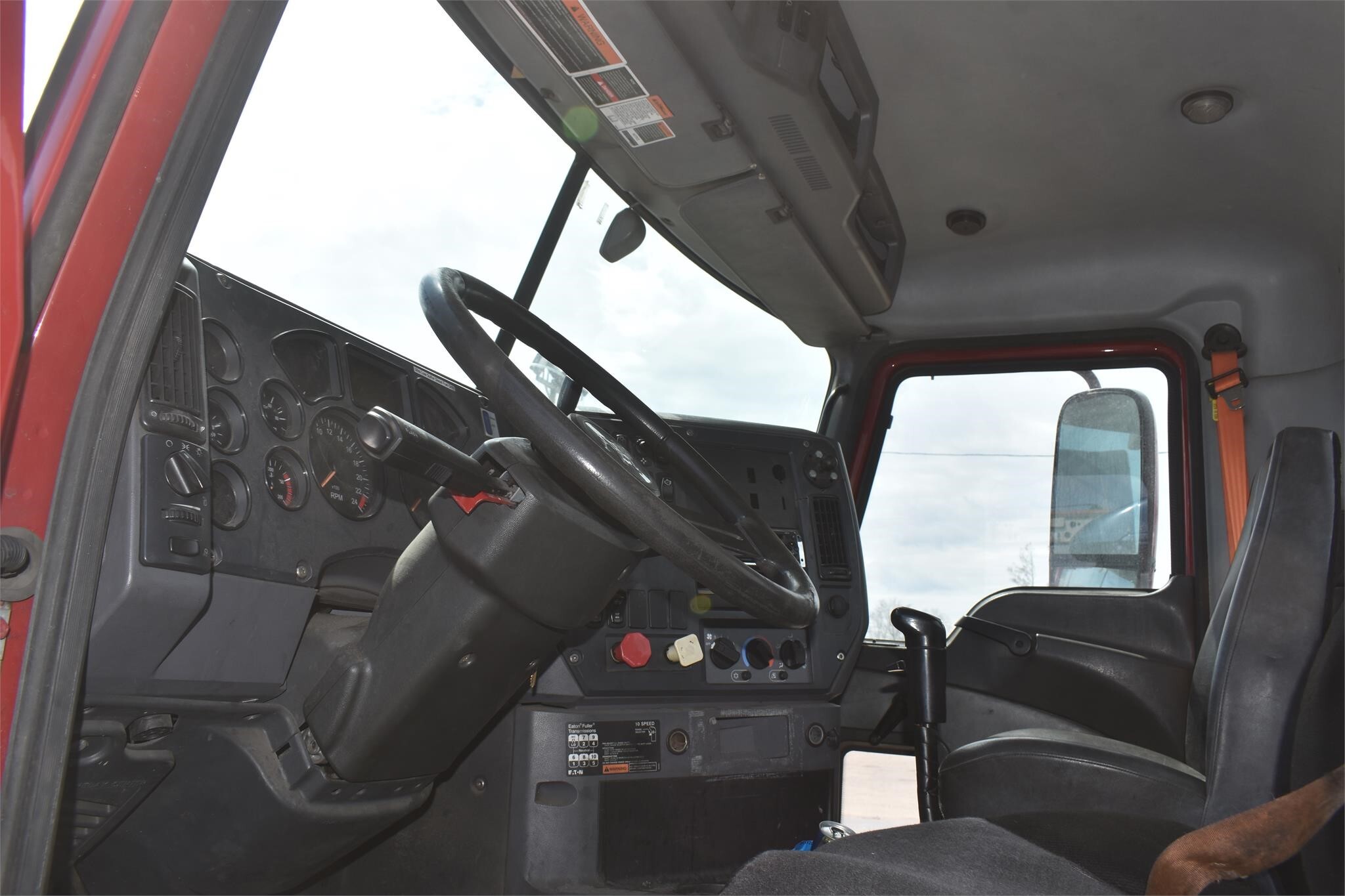 2013 Mack PINNACLE CXU613 Semi Trucks/Trailer