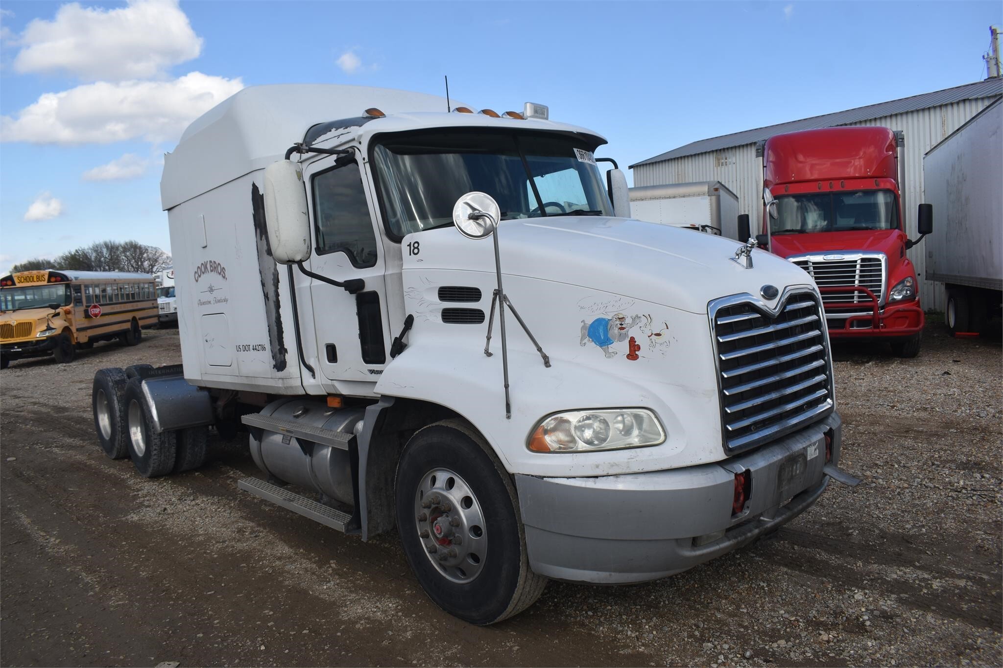2004 Mack VISION CX613 Semi Trucks/Trailer