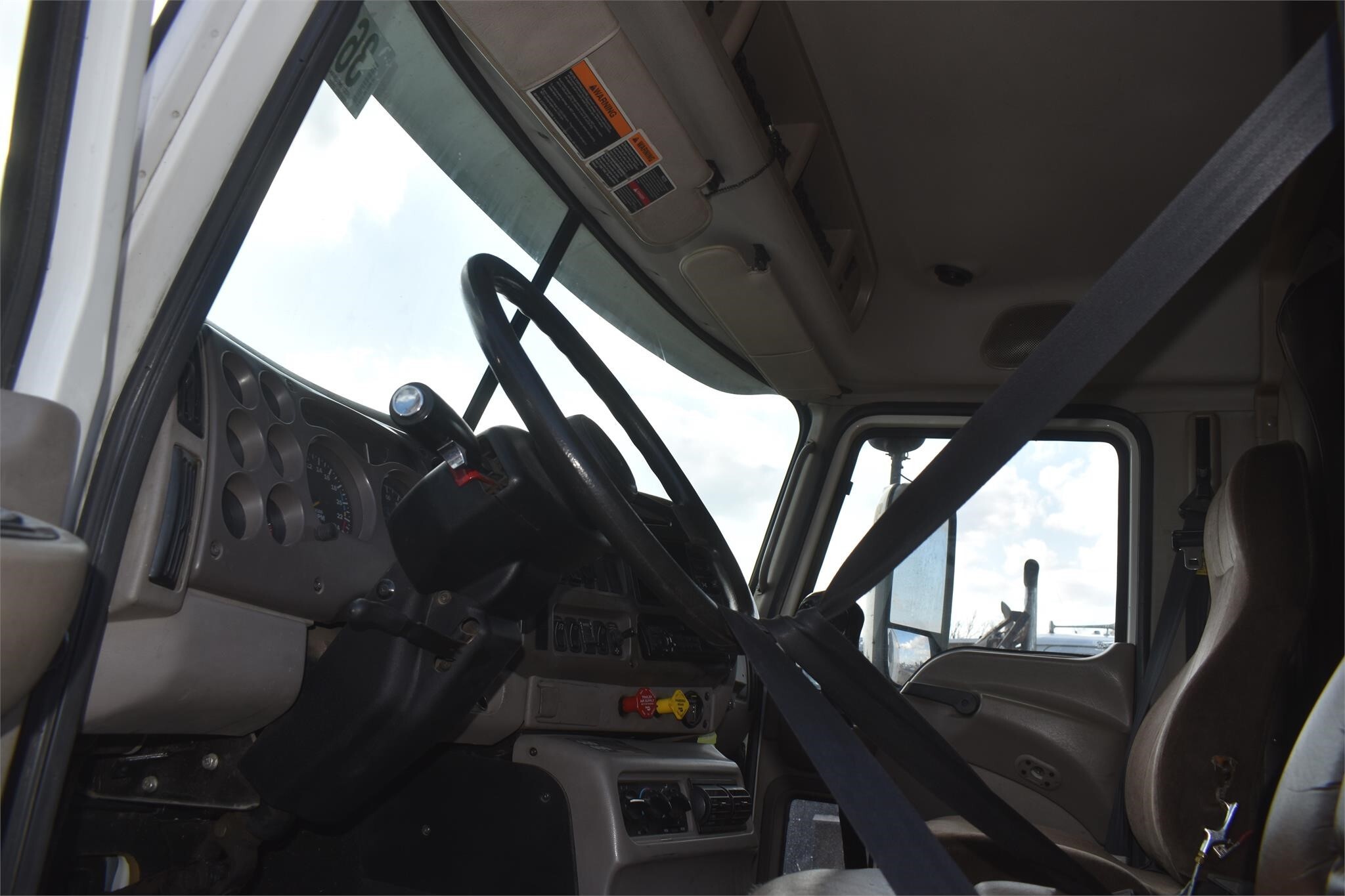 2004 Mack VISION CX613 Semi Trucks/Trailer