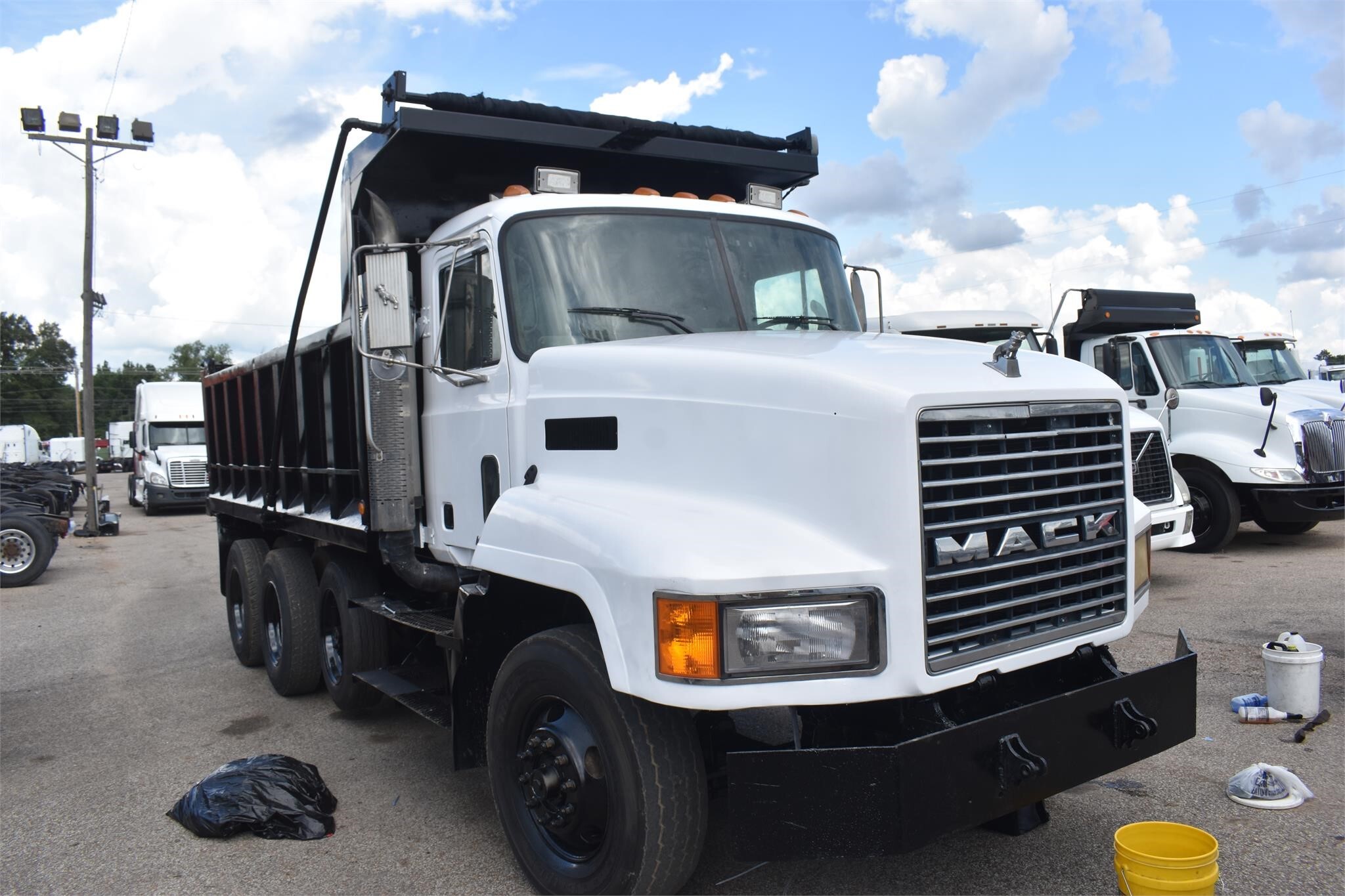 1998 Mack CH613 Semi Trucks/Trailer