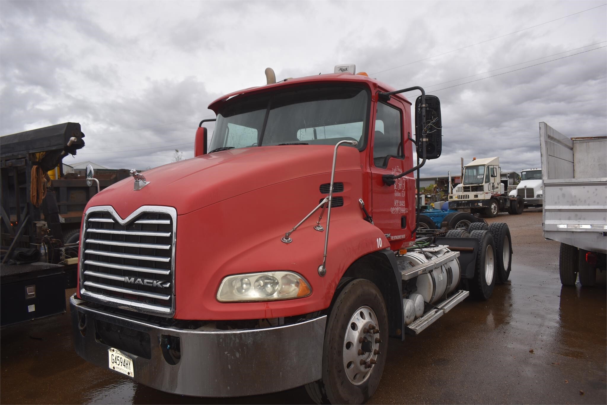 2010 Mack PINNACLE CXU613 Semi Trucks/Trailer