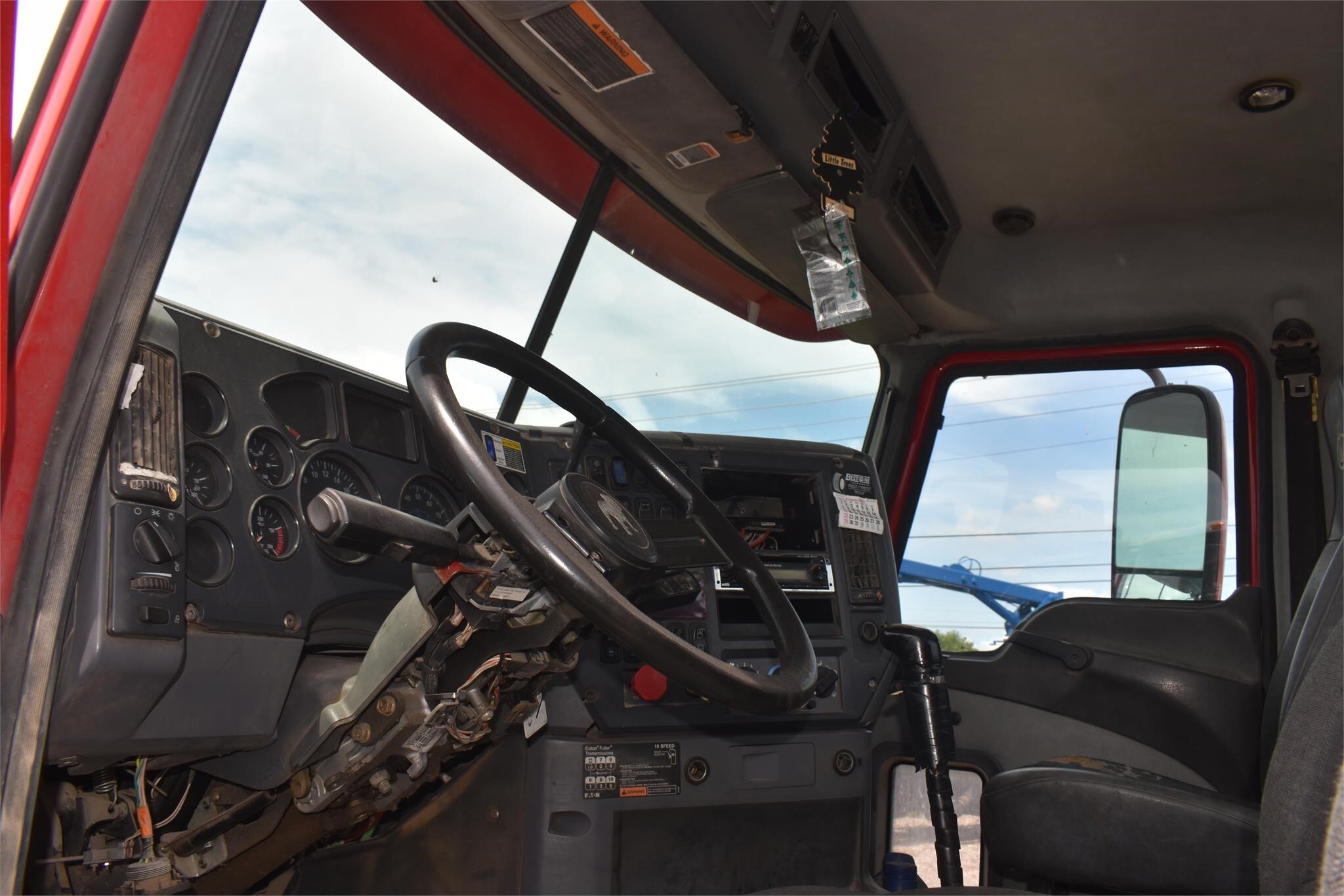 2010 Mack PINNACLE CXU613 Semi Trucks/Trailer