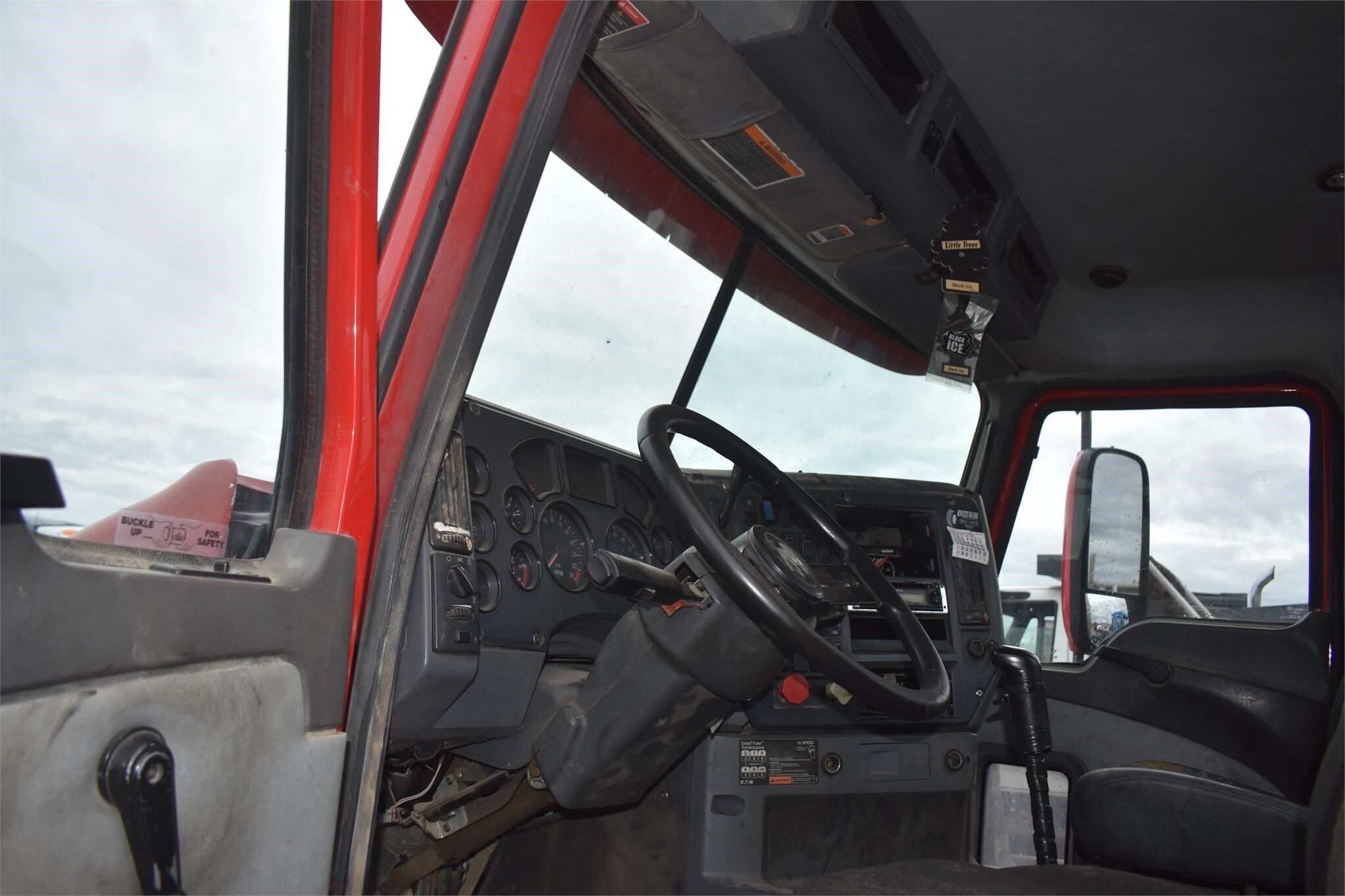 2010 Mack PINNACLE CXU613 Semi Trucks/Trailer