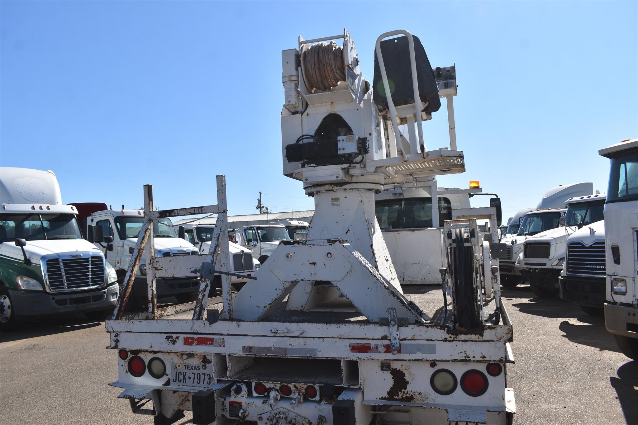 2006 Altec DM47TR Crane