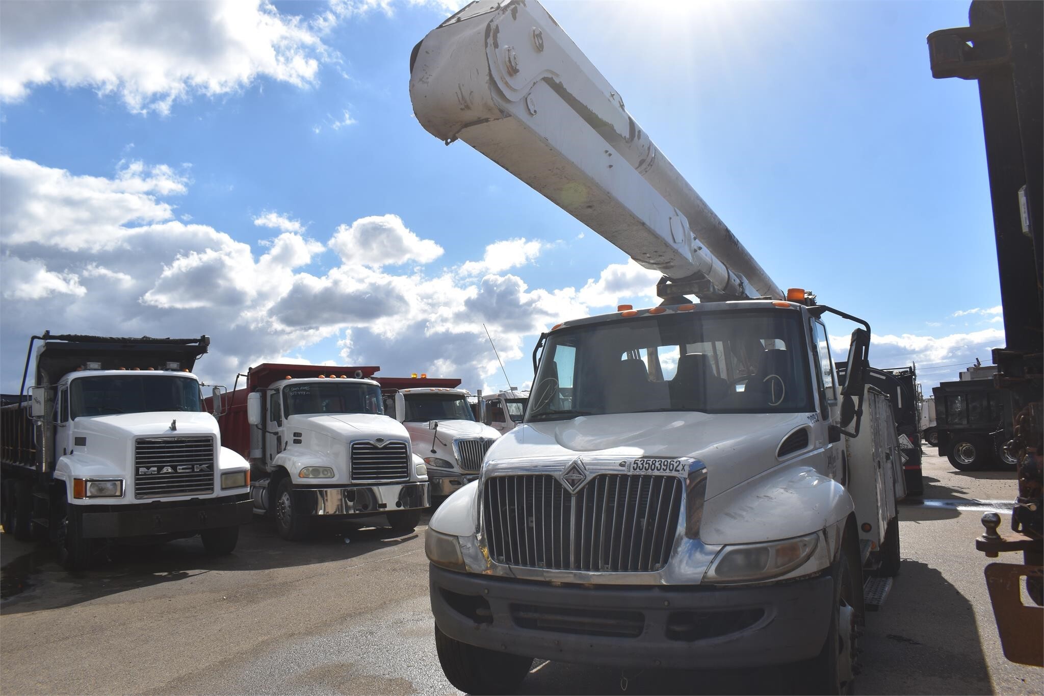 2005 Altec AA755L Crane