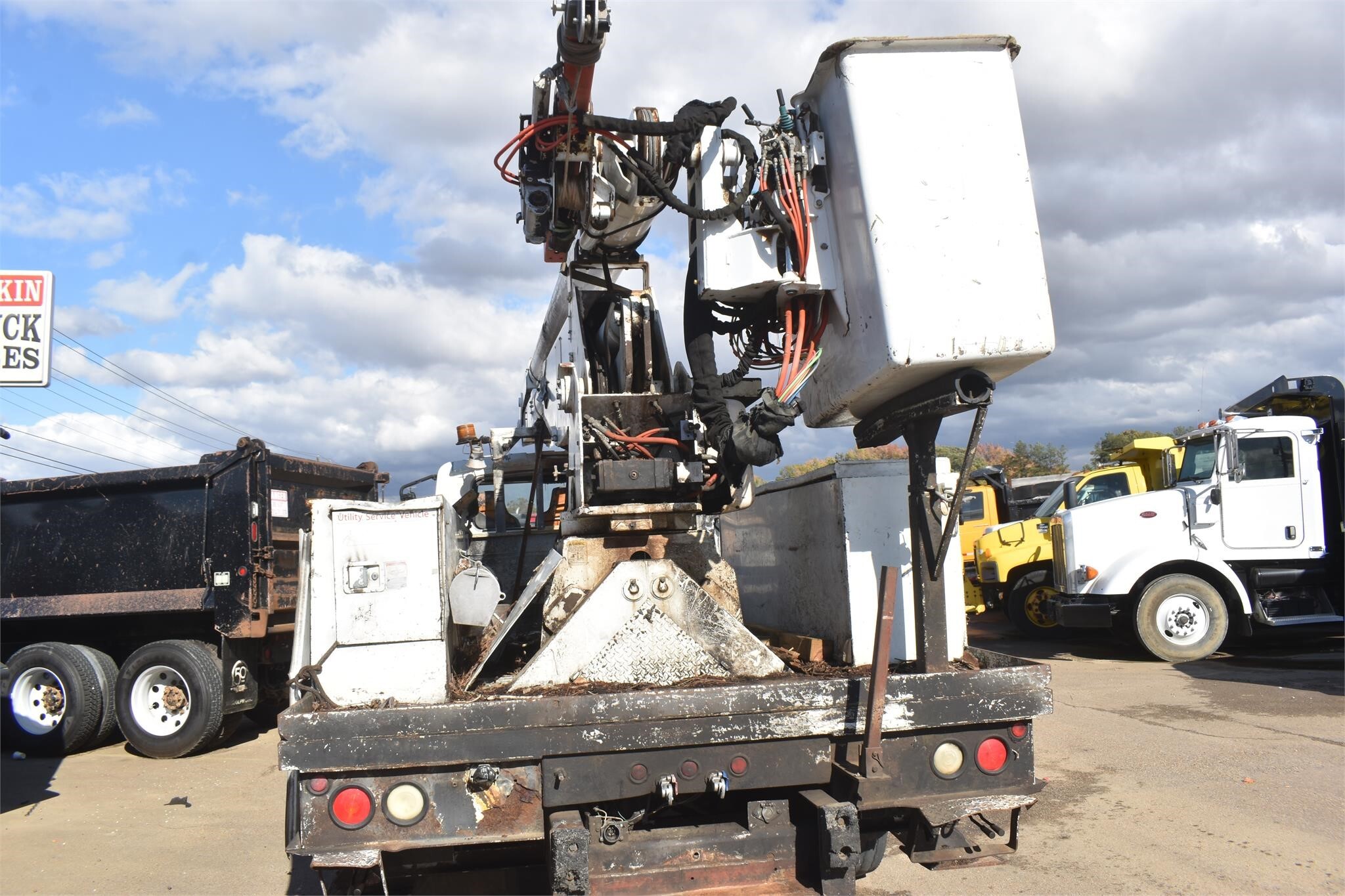 2005 Altec AA755L Crane