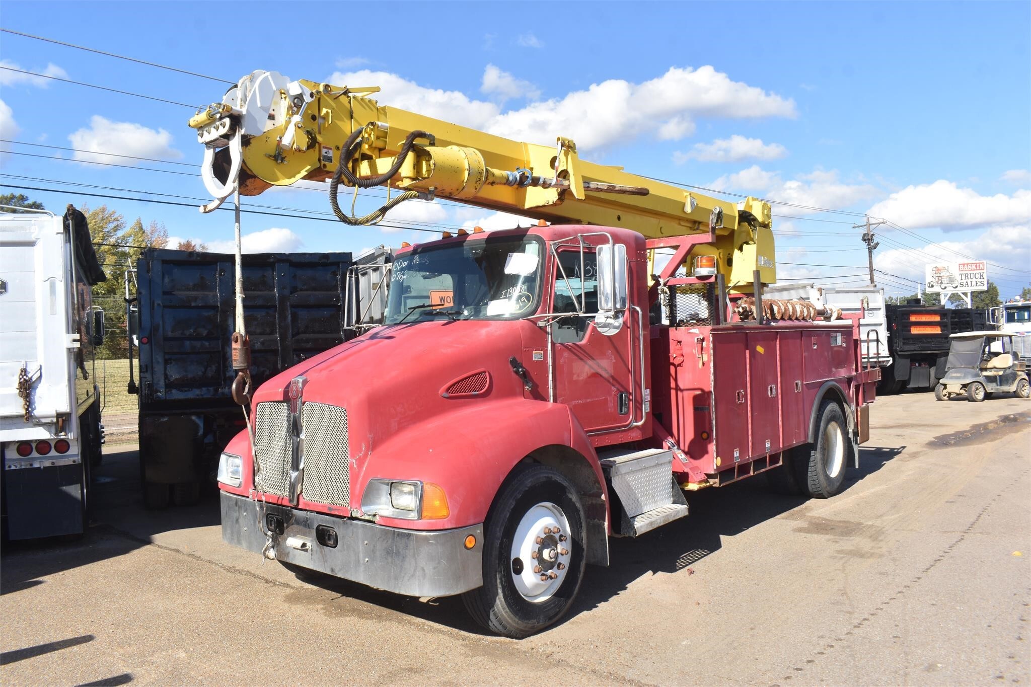 2005 Altec DM47T Crane