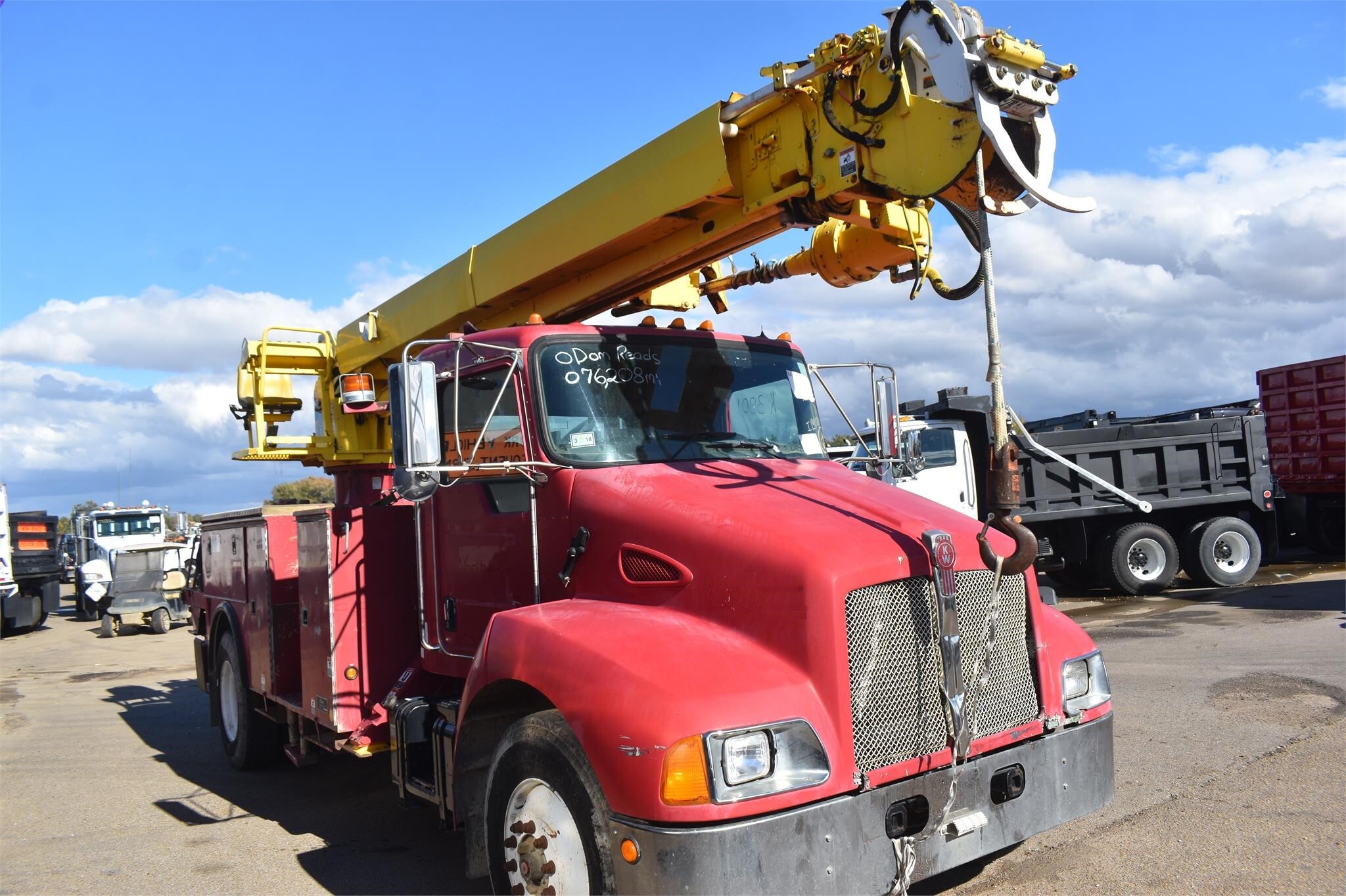 2005 Altec DM47T Crane