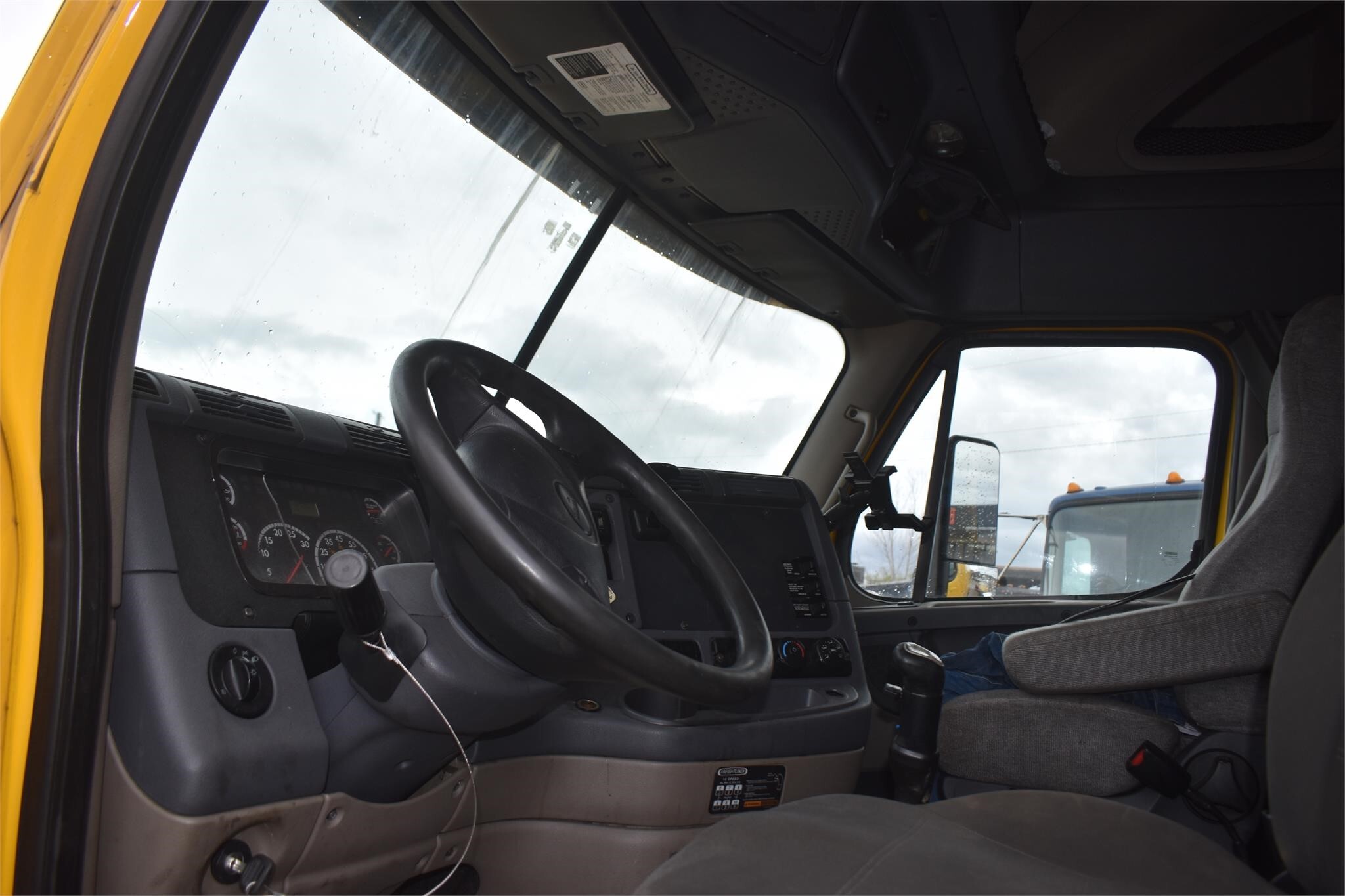 2011 Freightliner Cascadia 125 Semi Trucks/Trailer