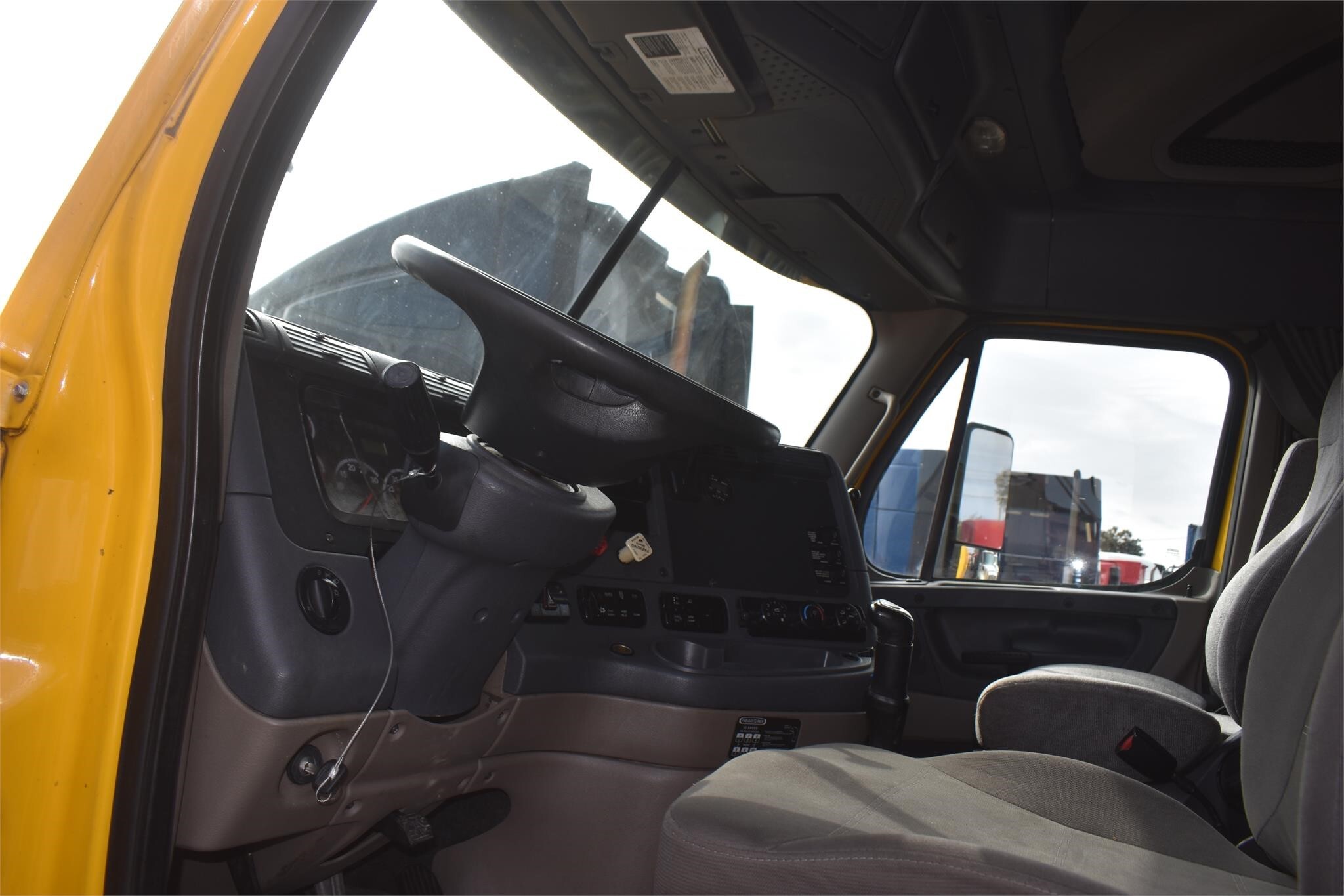 2011 Freightliner Cascadia 125 Semi Trucks/Trailer