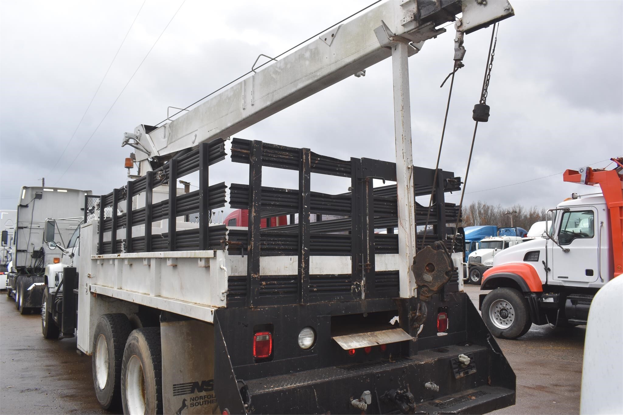 2000 National 446A Crane