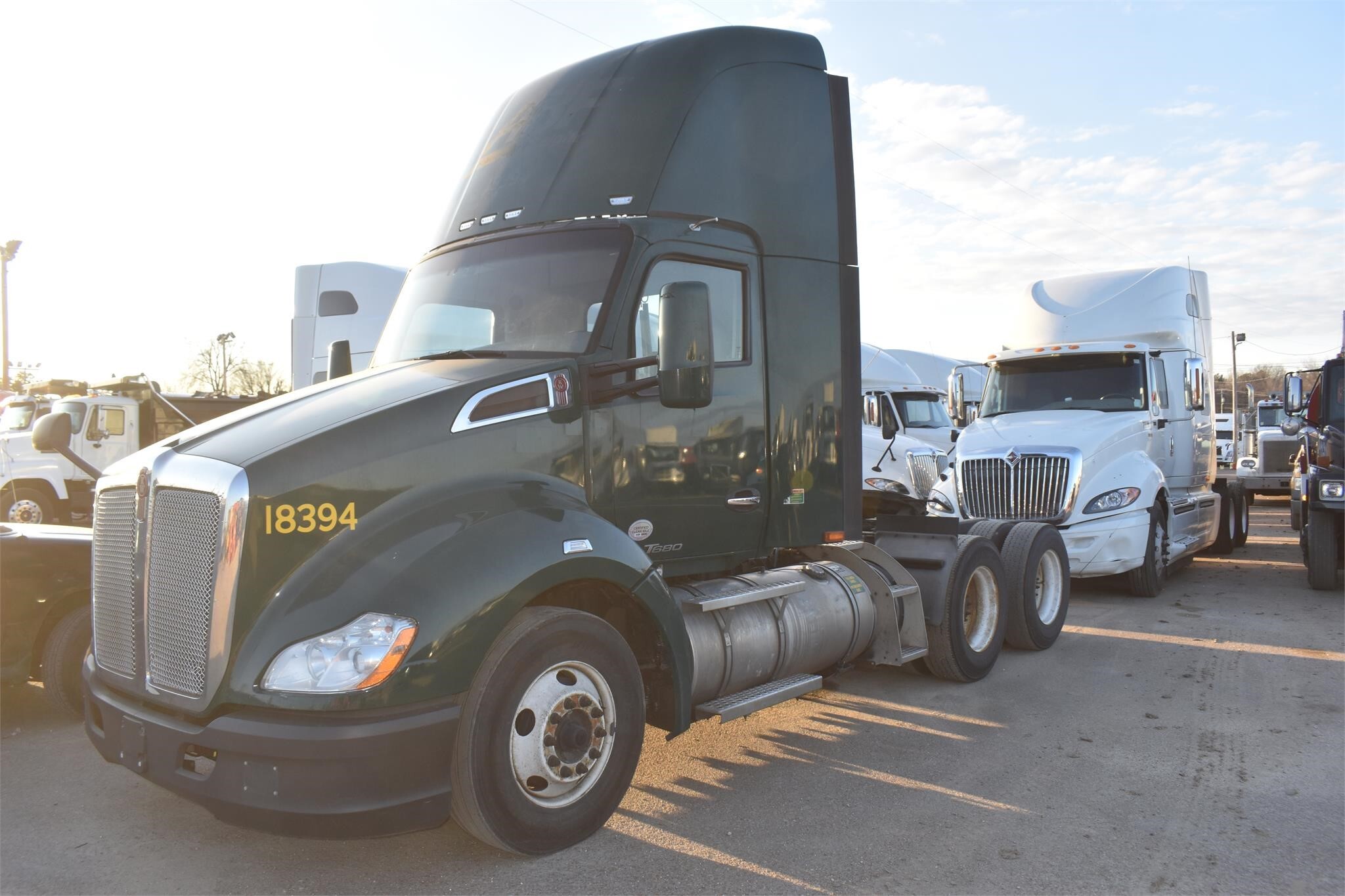 2019 Kenworth T680 Semi Trucks/Trailer